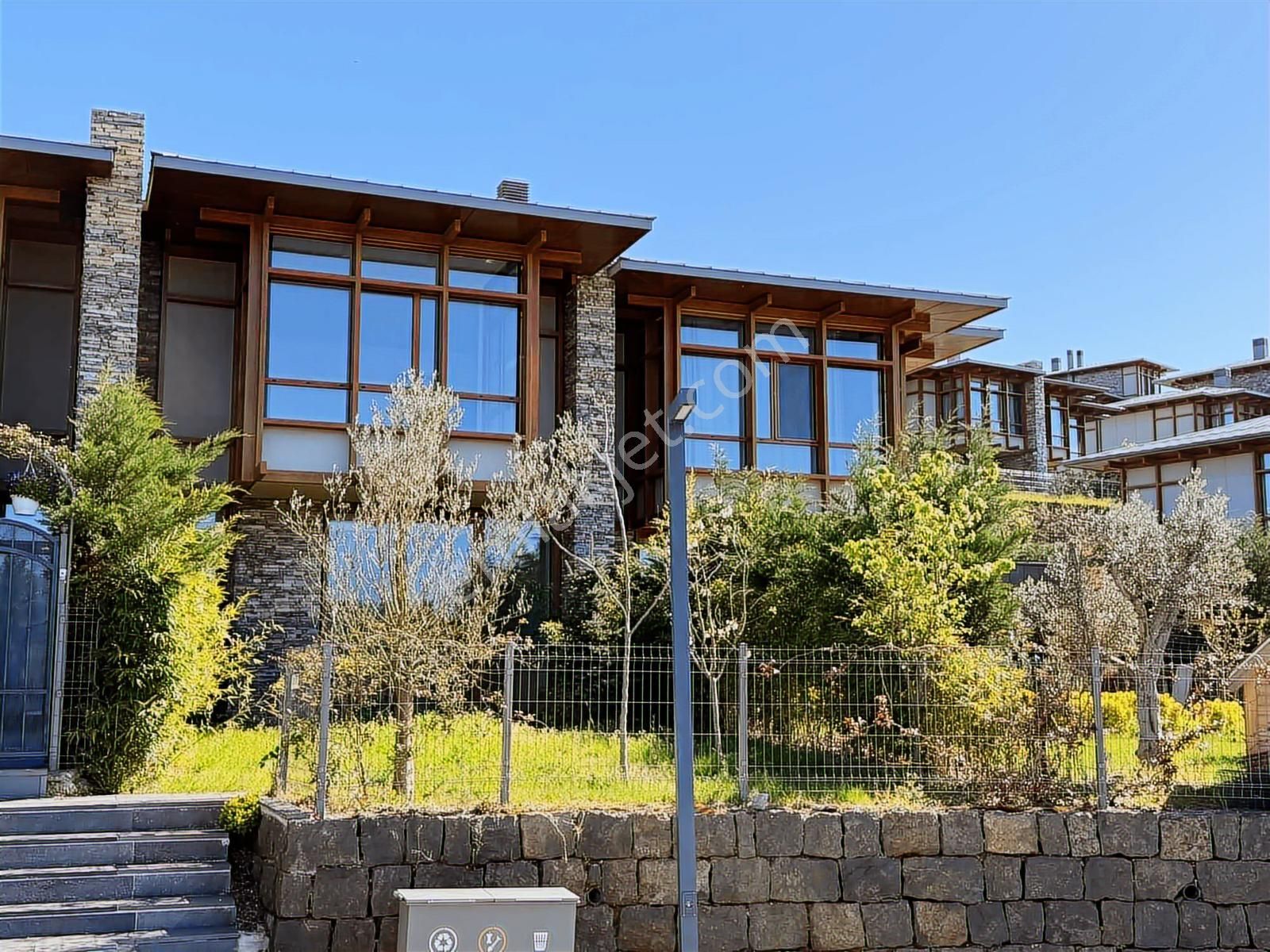 Düşler Vadisinde Yarı Natamam Satılık 2+1 Villa Fırsatı