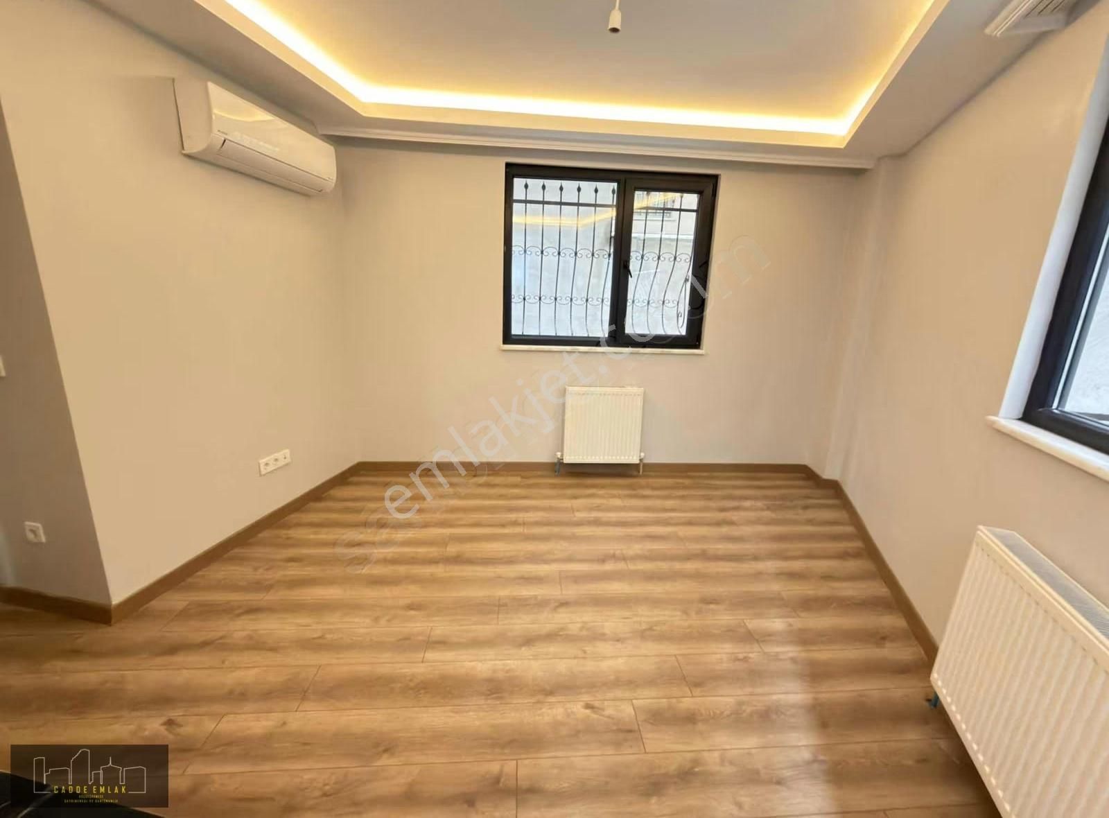 Cadde Emlak Sıfır Yüksek Camlı 1+1 Yatırımlık Lüx Bahçe Katı