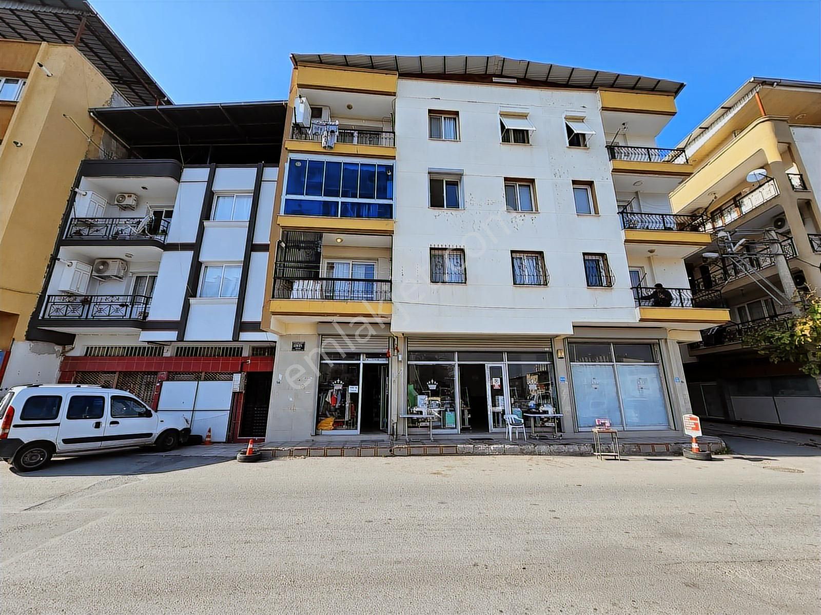 Remax Arma'dan Buca Çamlıkule Mah 2+1 80 M2 Dükkan Üzeri 1 Kat