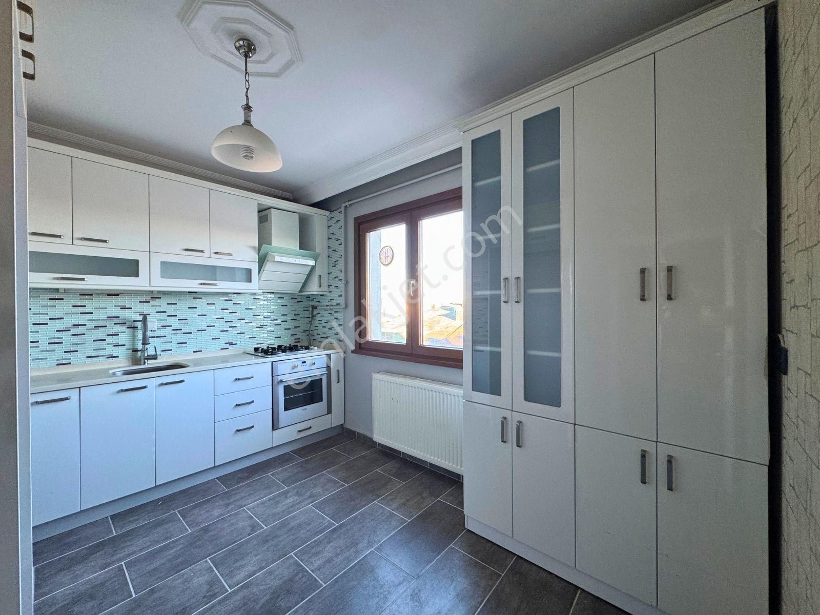 Çekmeköy Mehmet Akif Mahallesinde Satılık 4+2 Dublex Daire - Görsel 3