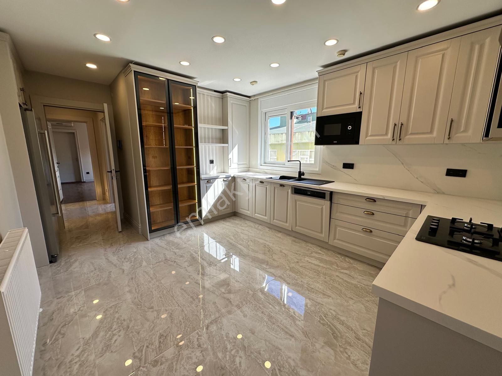 Göztepe'de 4+1 Net 175m2 Mimari Dekorlu Katta Tek Fırsat Daire - Görsel 20