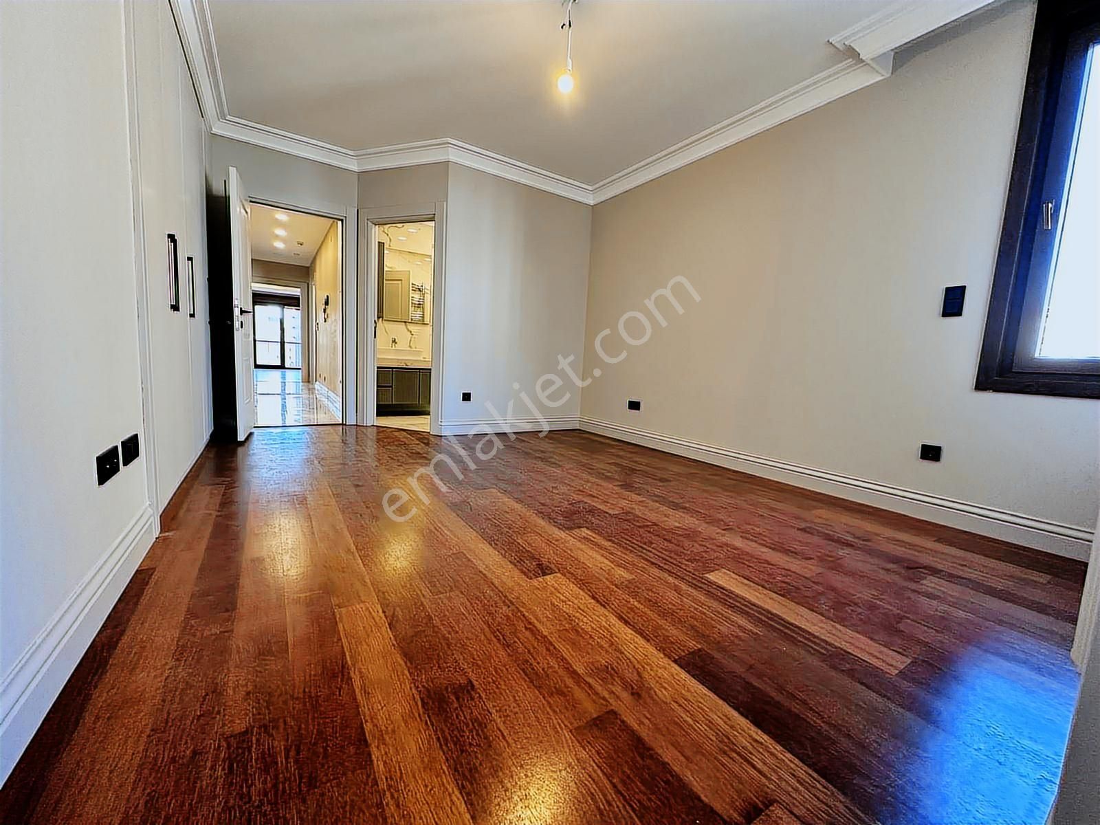 Göztepe'de 4+1 Net 175m2 Mimari Dekorlu Katta Tek Fırsat Daire - Görsel 18