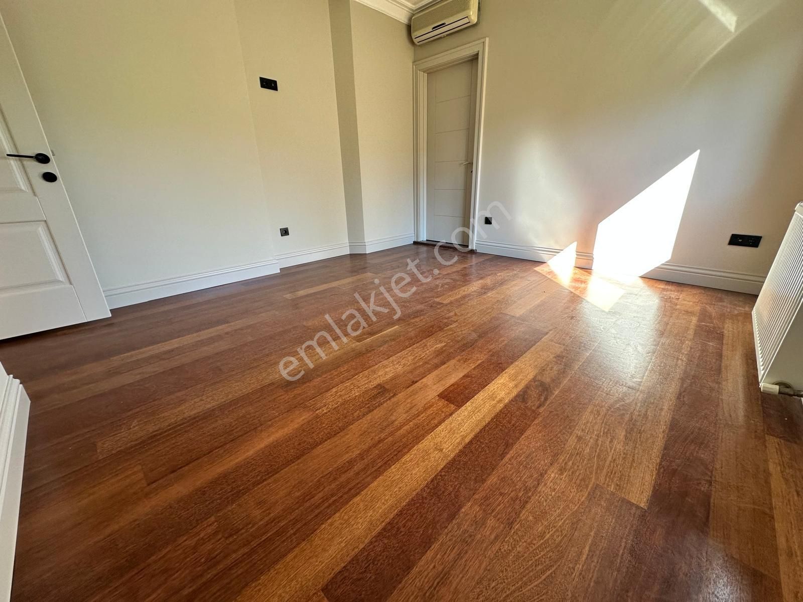 Göztepe'de 4+1 Net 175m2 Mimari Dekorlu Katta Tek Fırsat Daire - Görsel 8