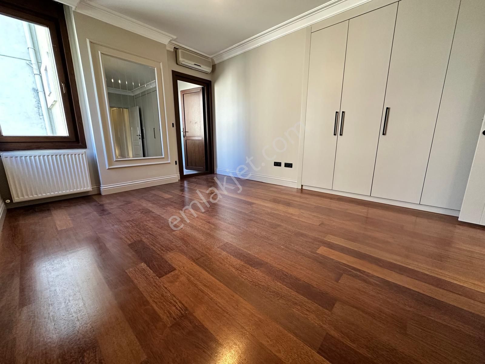 Göztepe'de 4+1 Net 175m2 Mimari Dekorlu Katta Tek Fırsat Daire - Görsel 31