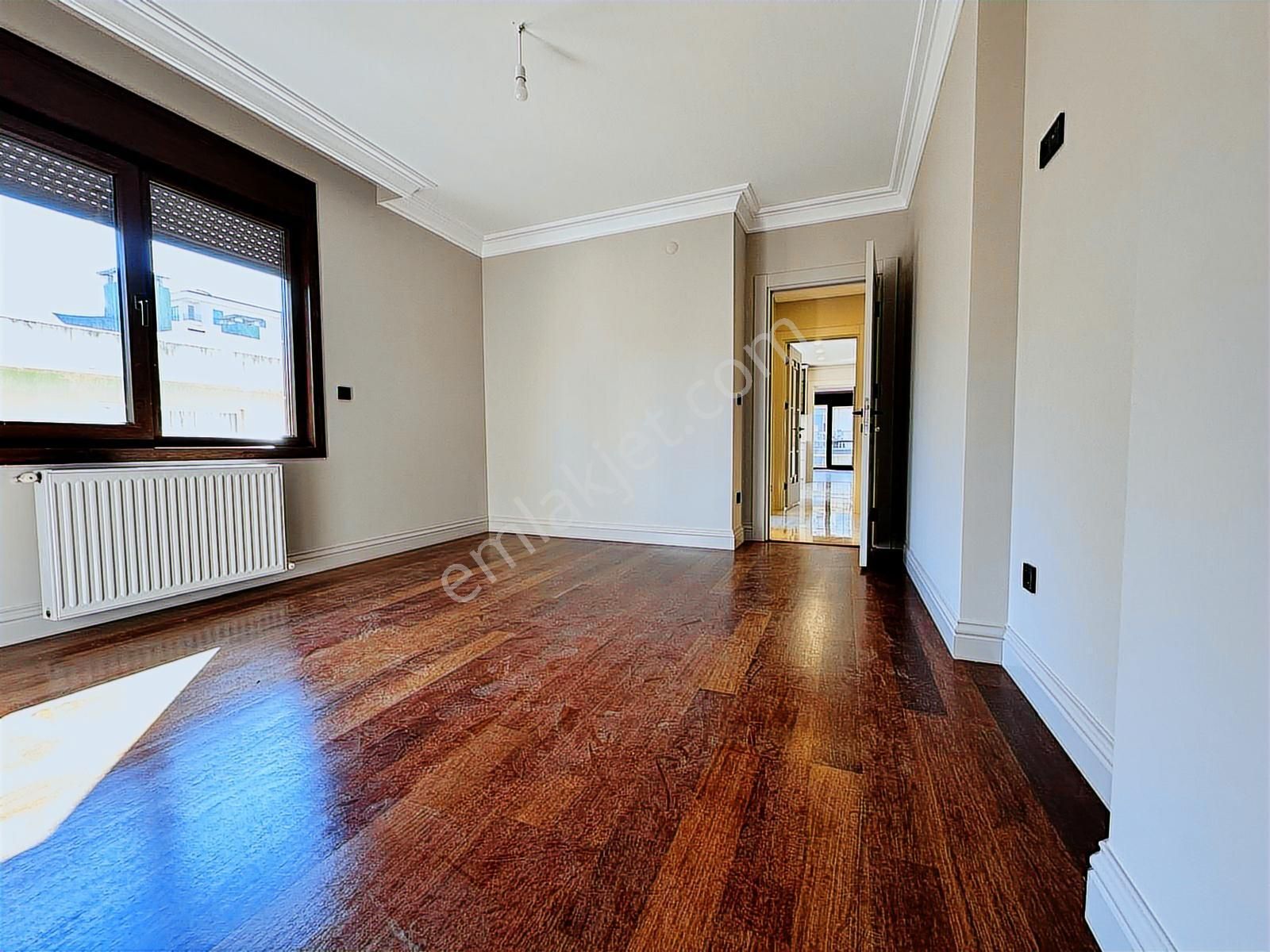 Göztepe'de 4+1 Net 175m2 Mimari Dekorlu Katta Tek Fırsat Daire - Görsel 17