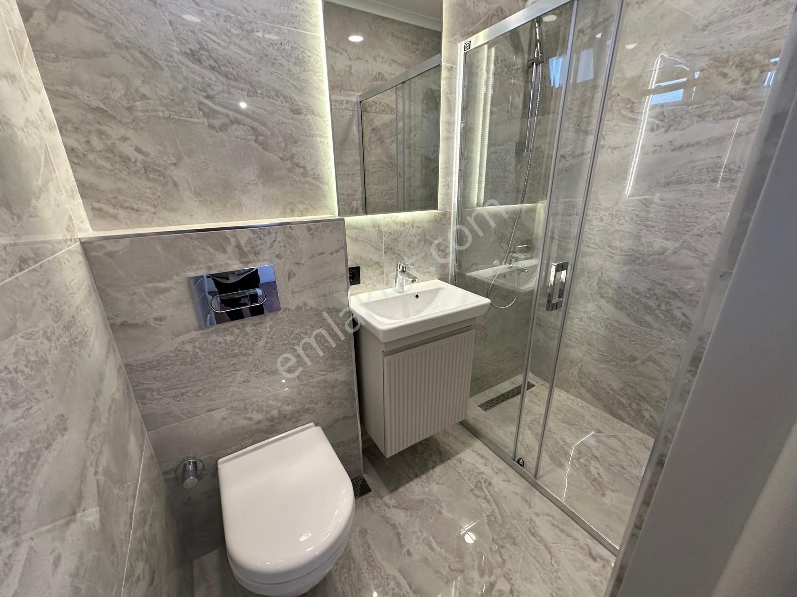 Göztepe'de 4+1 Net 175m2 Mimari Dekorlu Katta Tek Fırsat Daire - Görsel 7