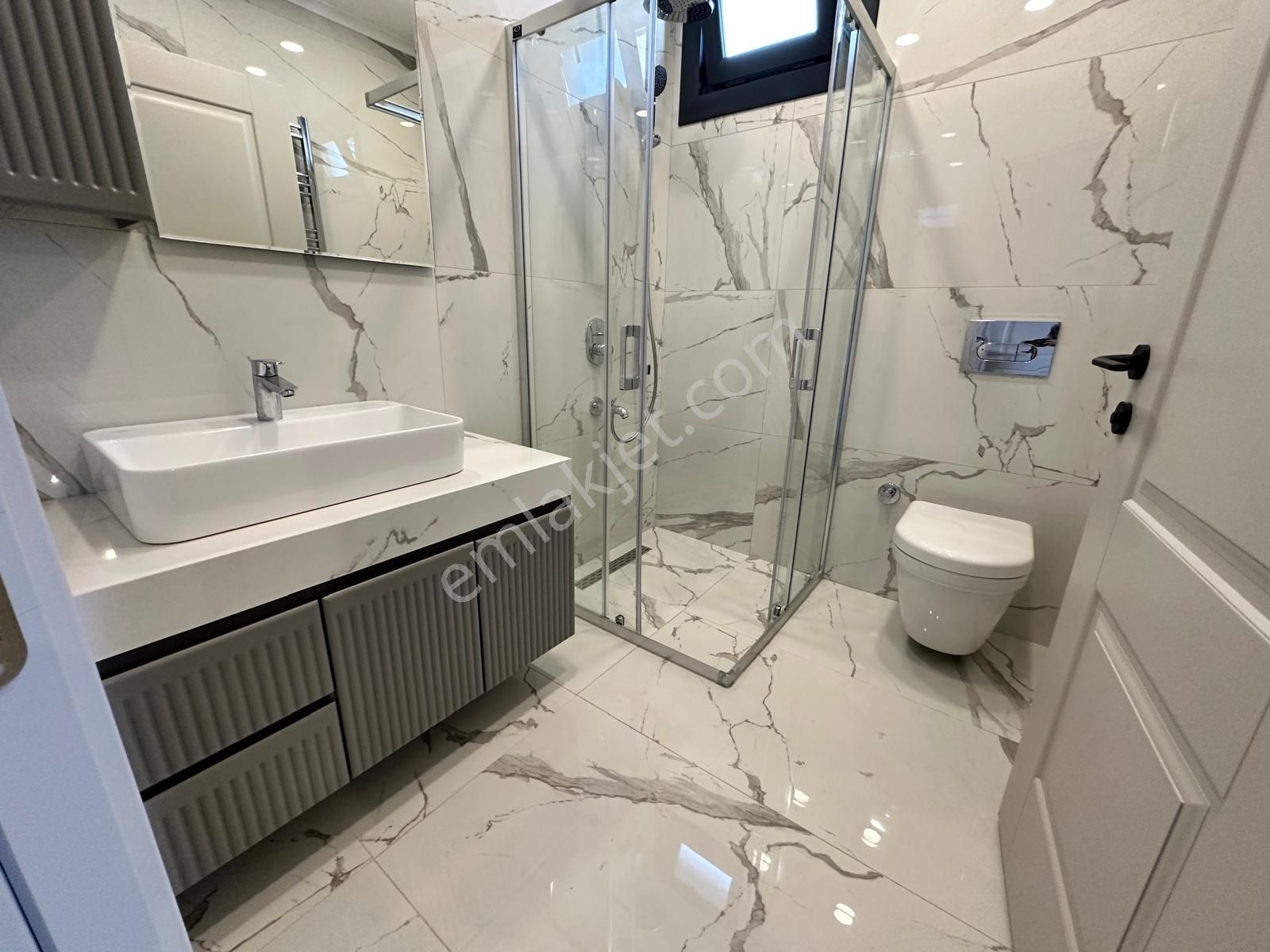 Göztepe'de 4+1 Net 175m2 Mimari Dekorlu Katta Tek Fırsat Daire - Görsel 3