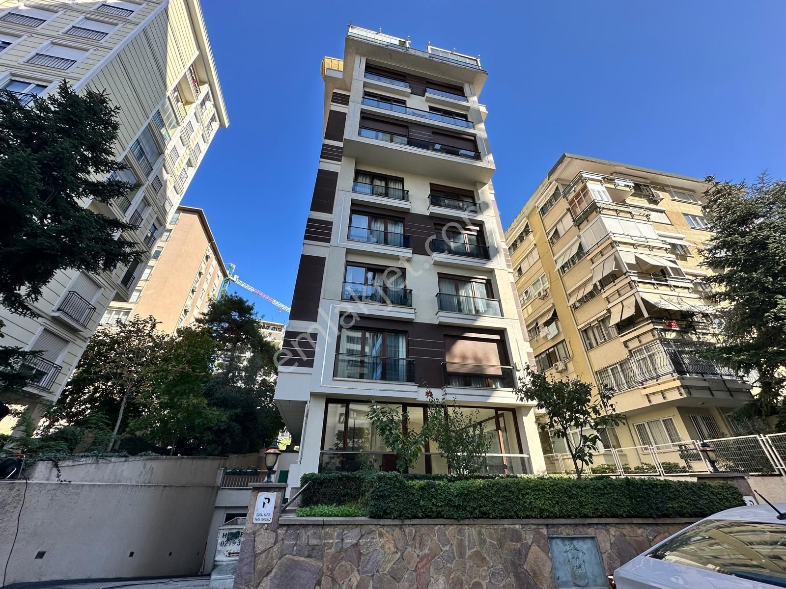 Göztepe'de 4+1 Net 175m2 Mimari Dekorlu Katta Tek Fırsat Daire