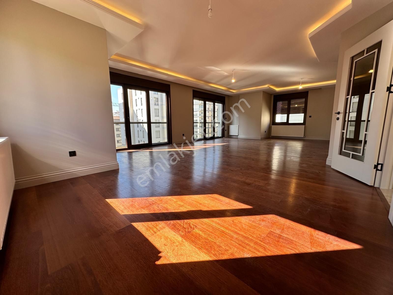 Göztepe'de 4+1 Net 175m2 Mimari Dekorlu Katta Tek Fırsat Daire - Görsel 21