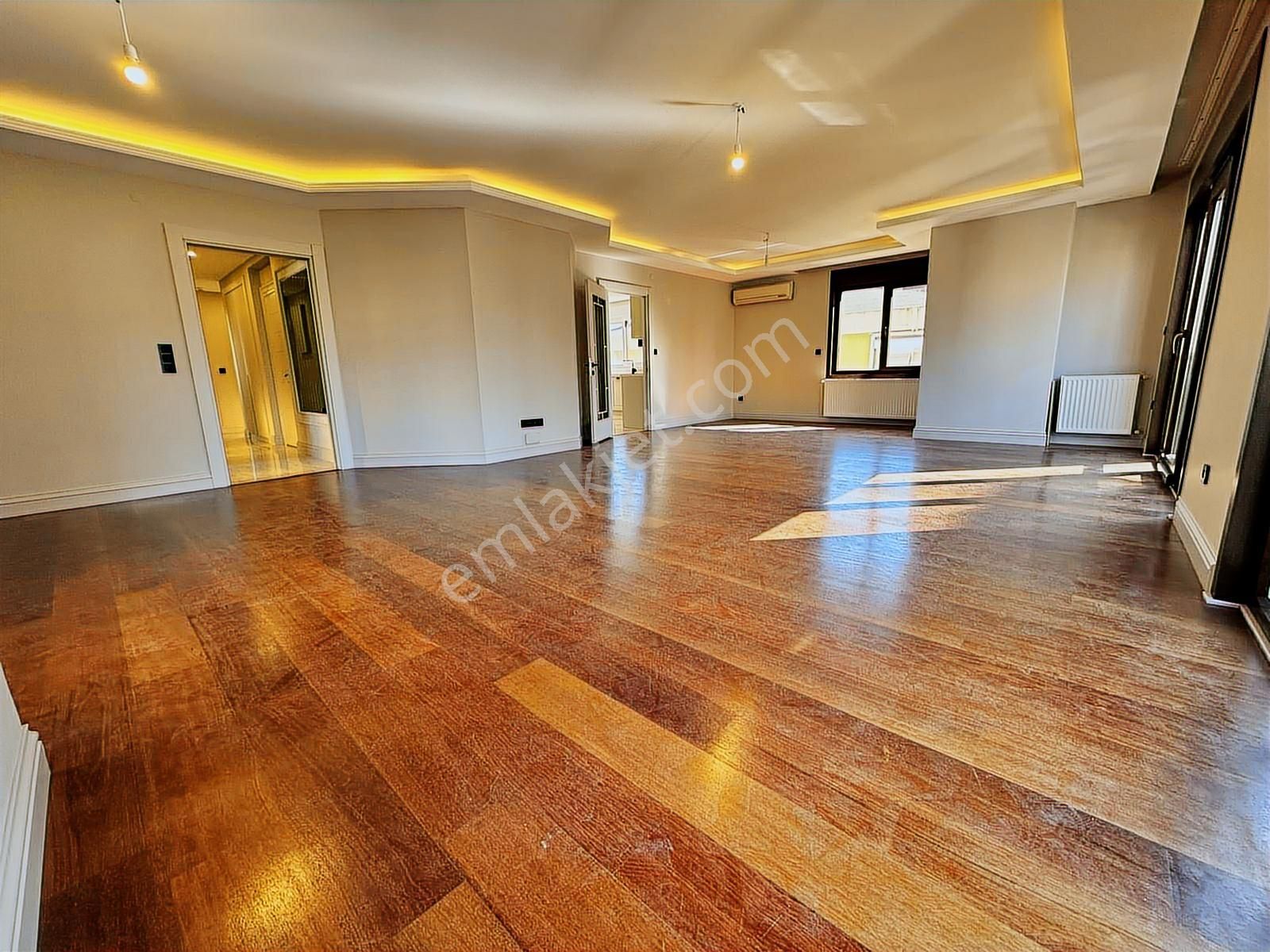 Göztepe'de 4+1 Net 175m2 Mimari Dekorlu Katta Tek Fırsat Daire - Görsel 10