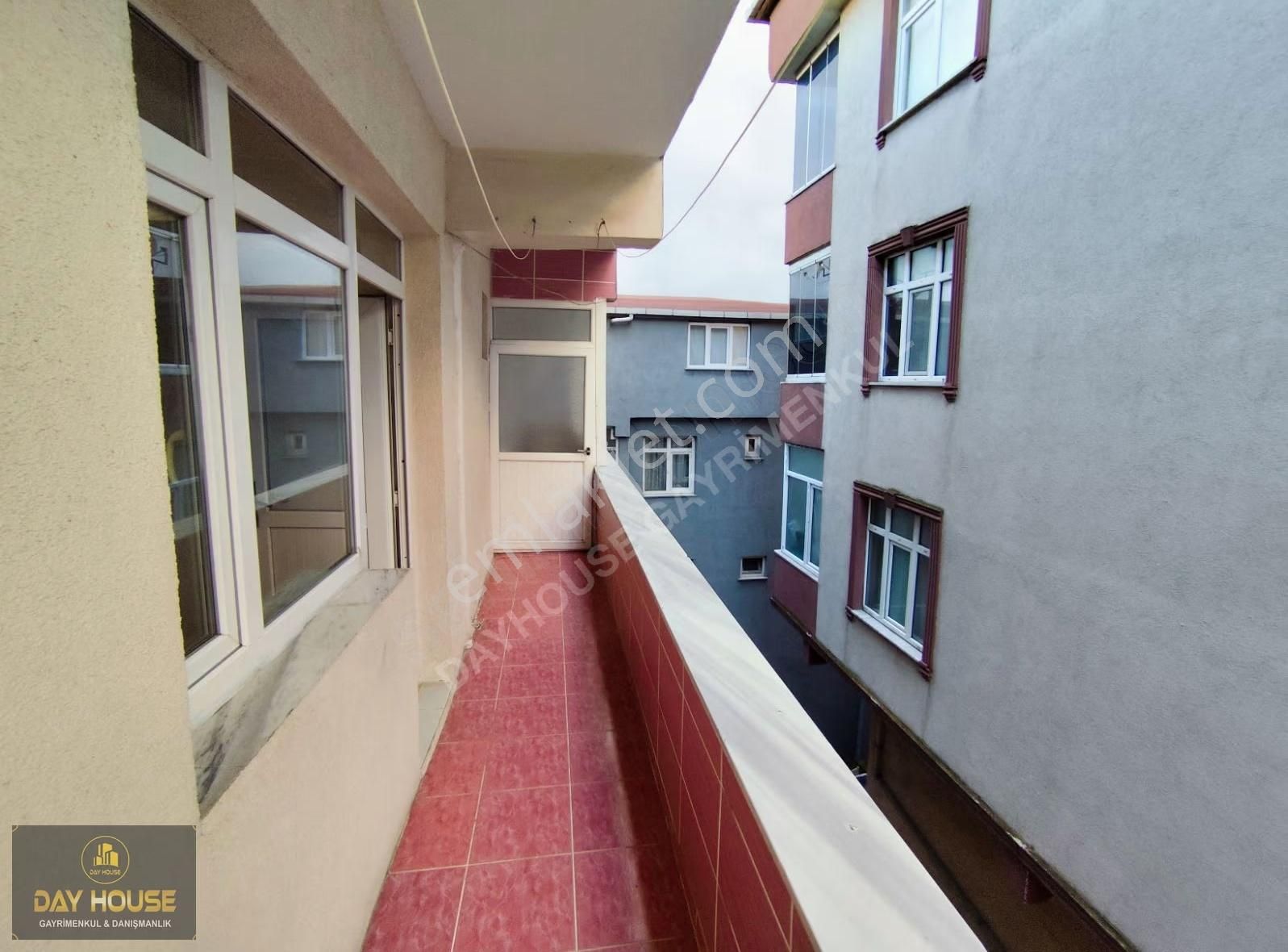 Zübeyde Hanım Mahallesi'nde Geniş Balkonlu Kullanışlı Daire - Görsel 22