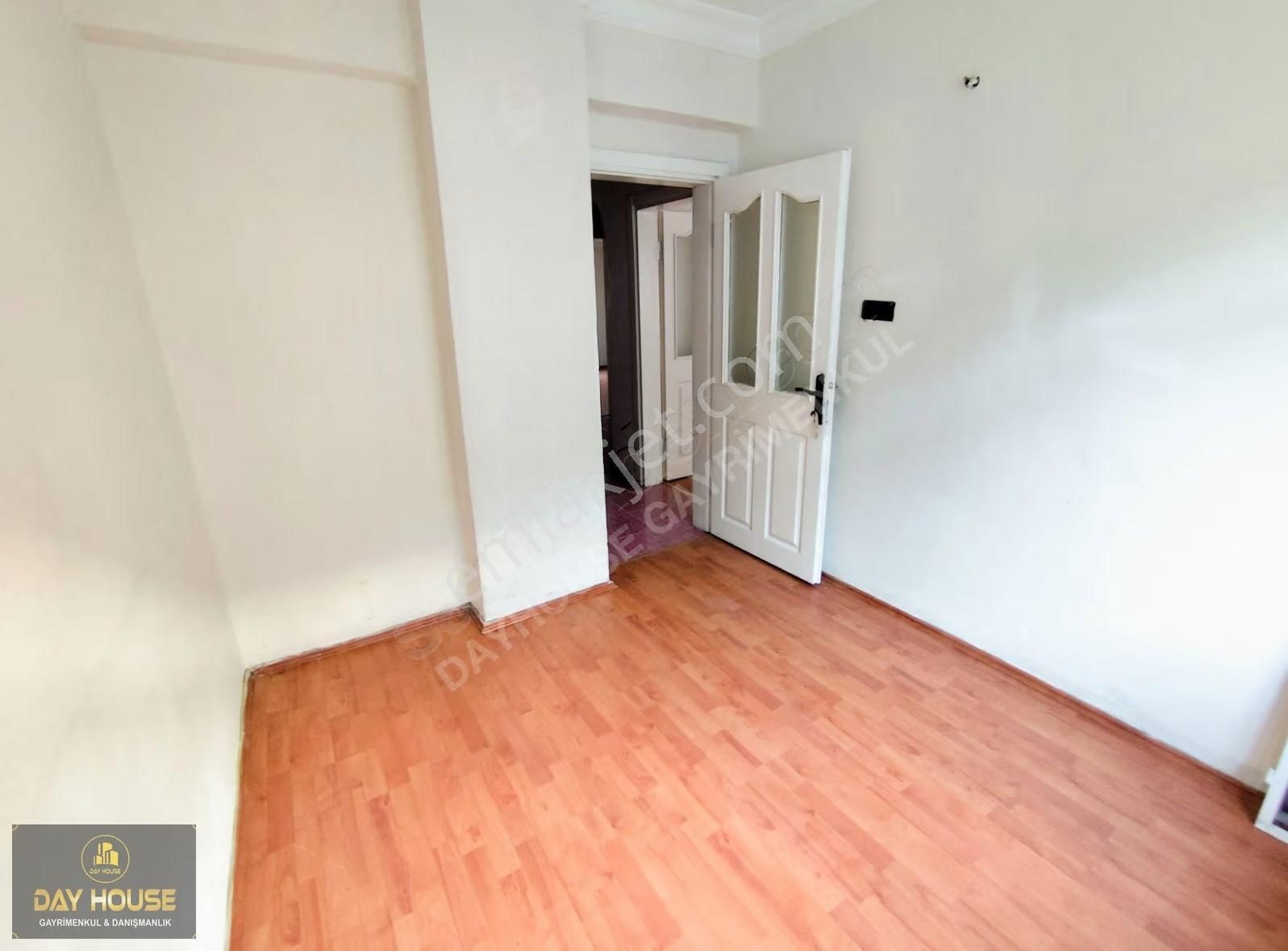 Zübeyde Hanım Mahallesi'nde Geniş Balkonlu Kullanışlı Daire - Görsel 19