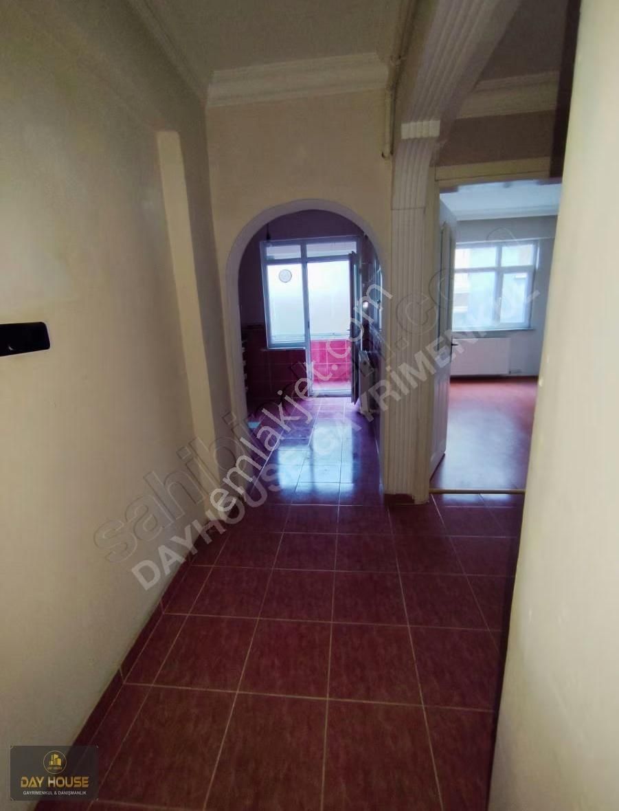 Zübeyde Hanım Mahallesi'nde Geniş Balkonlu Kullanışlı Daire - Görsel 11