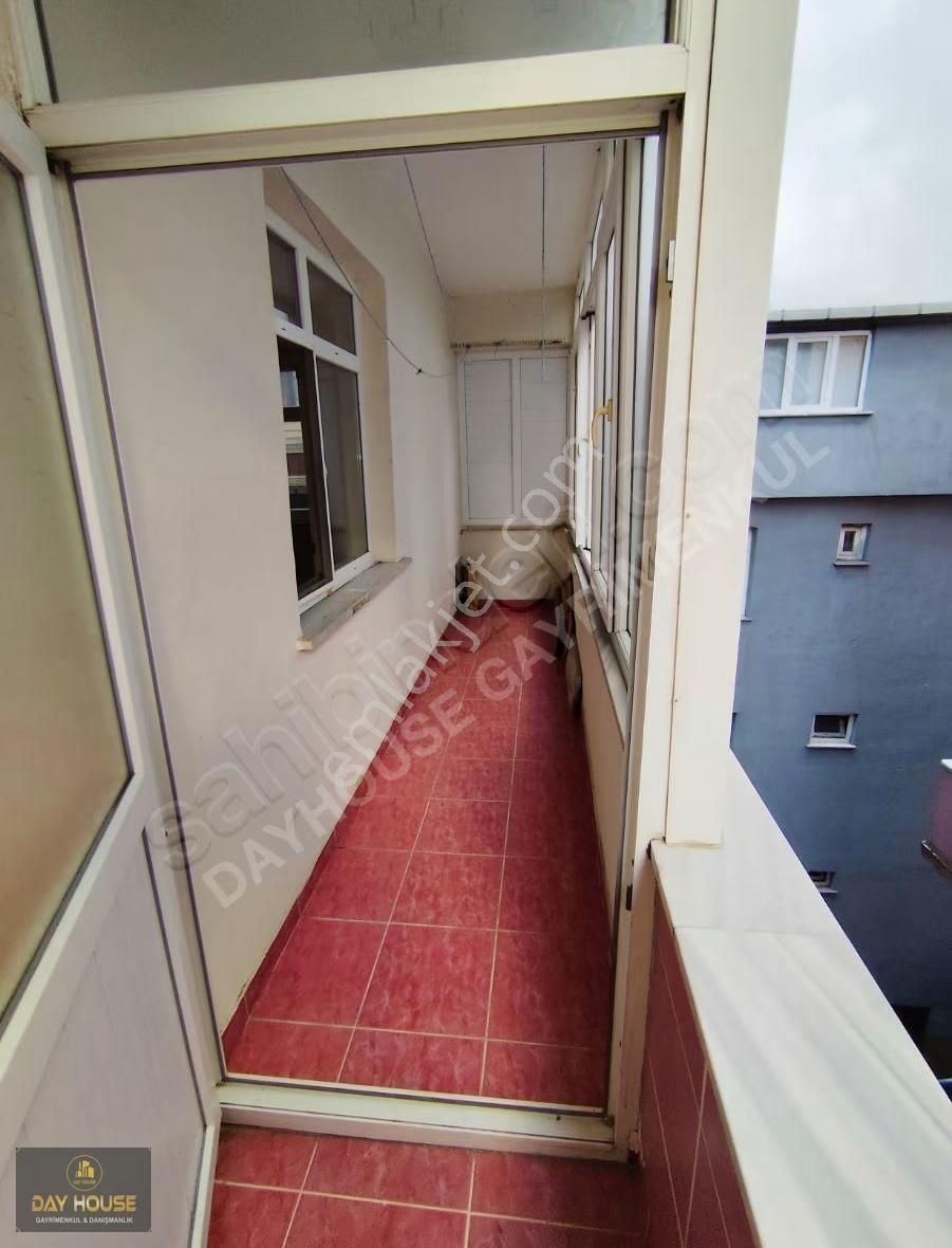 Zübeyde Hanım Mahallesi'nde Geniş Balkonlu Kullanışlı Daire - Görsel 12