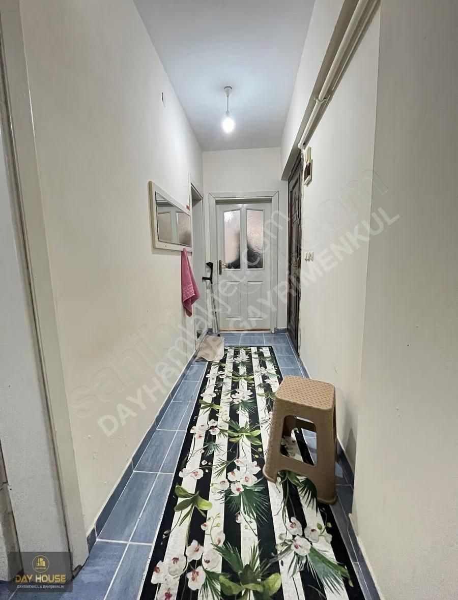 Day House'den Pazar Sokağında Kot-1 - Görsel 18