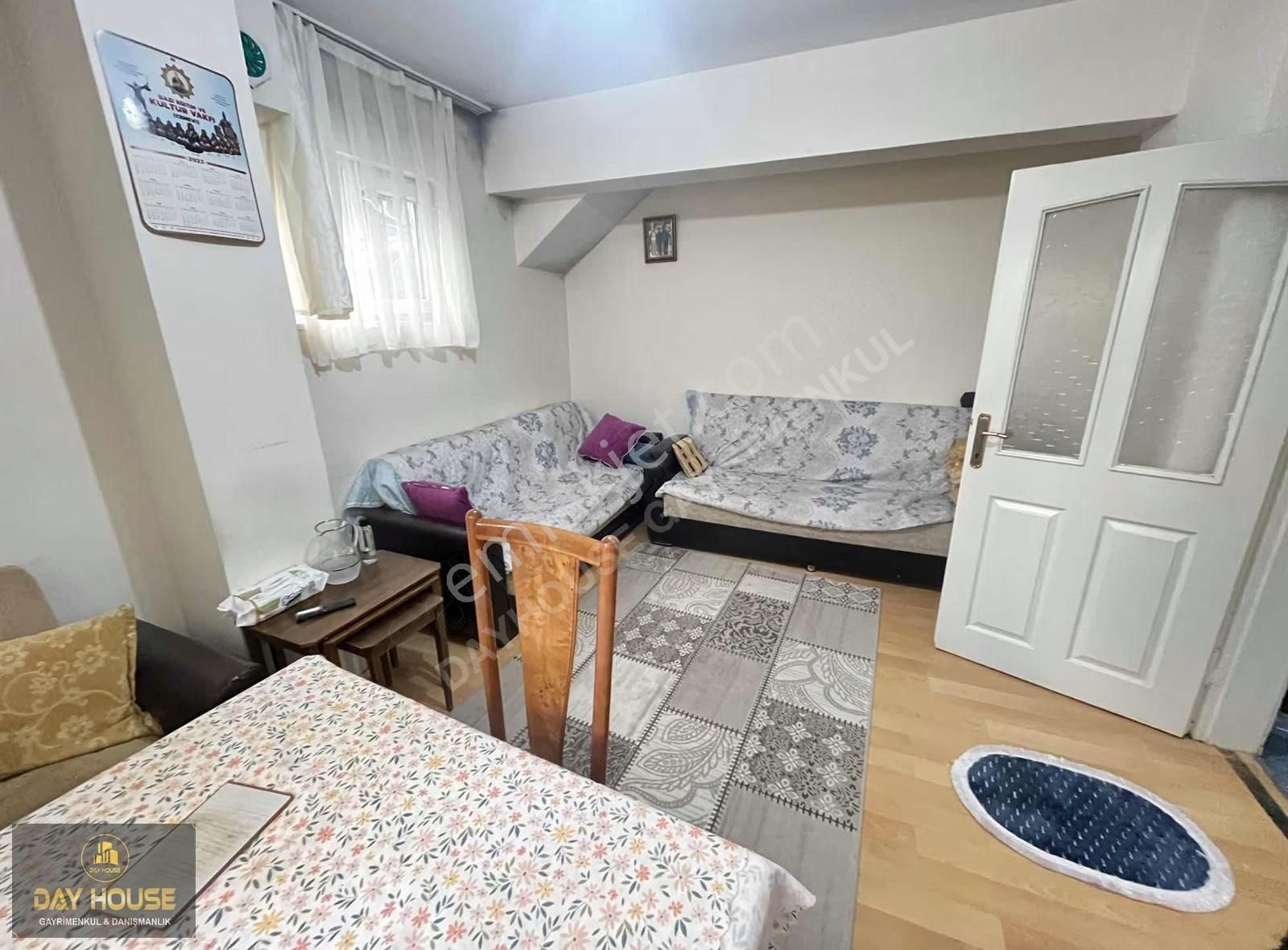 Day House'den Pazar Sokağında Kot-1