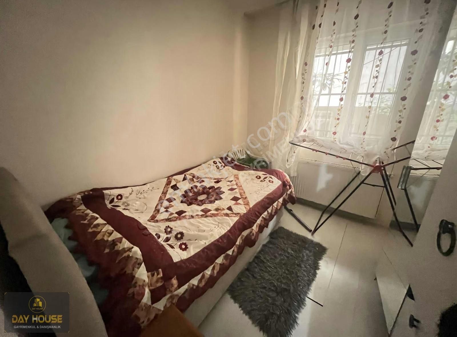 Day House'den Pazar Sokağında Kot-1 - Görsel 26