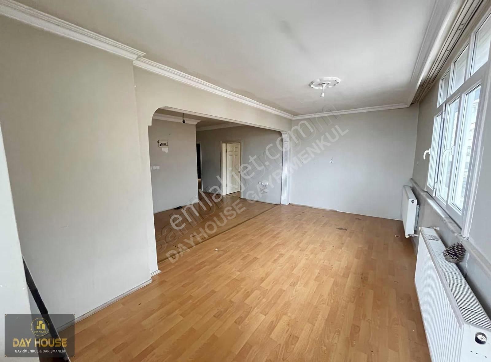 Day House'den Yunusemre Mah'de Satılık 130 3+1 Ferah Çatı Kat