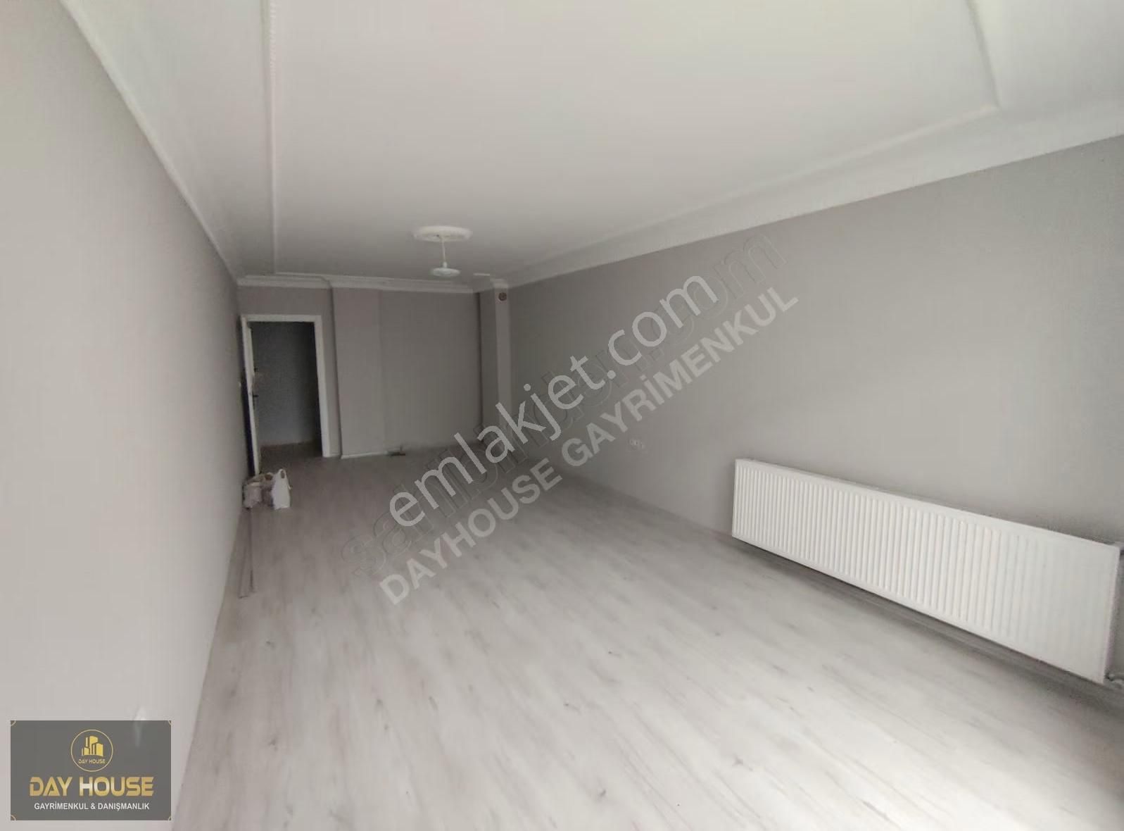 Zübeyde Hanım Mahallesi'nde 110 M2 Ebeveyn Banyolu Ara Kat Daire