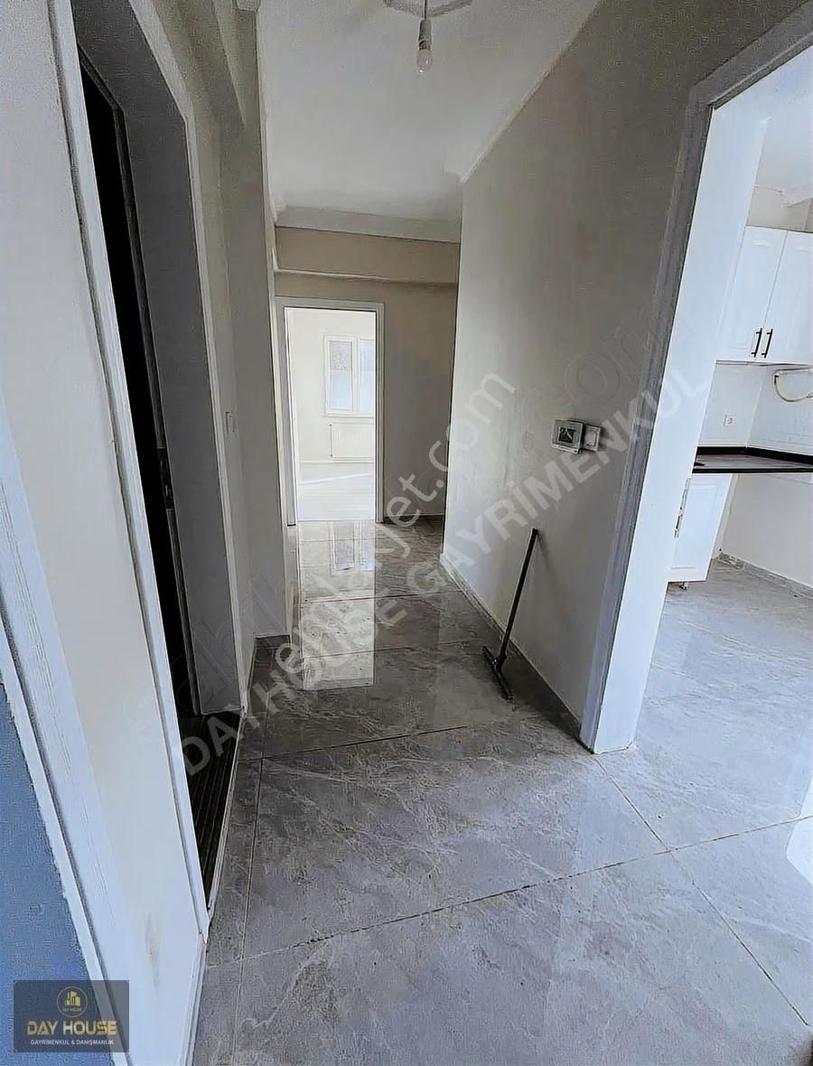 Day House'den Cadde Üzeri Yunusemre Mahallesi Ara Kat - Görsel 2