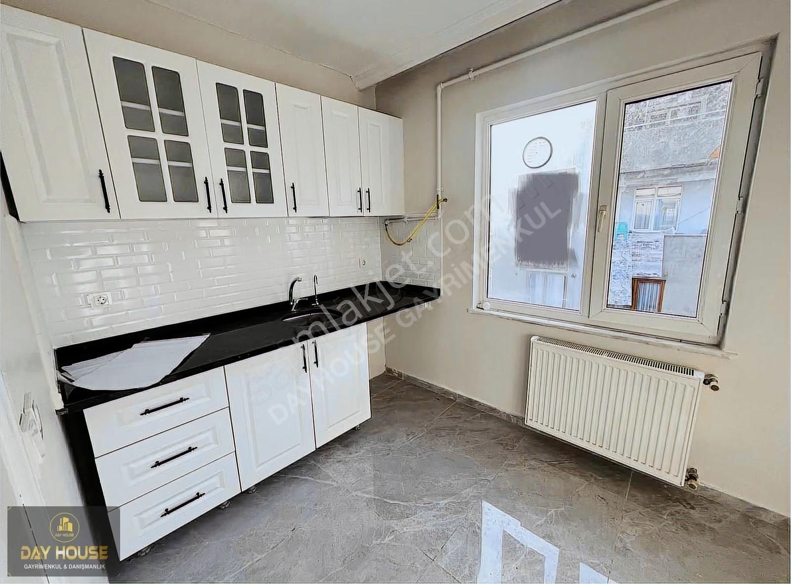 Day House'den Cadde Üzeri Yunusemre Mahallesi Ara Kat - Görsel 7