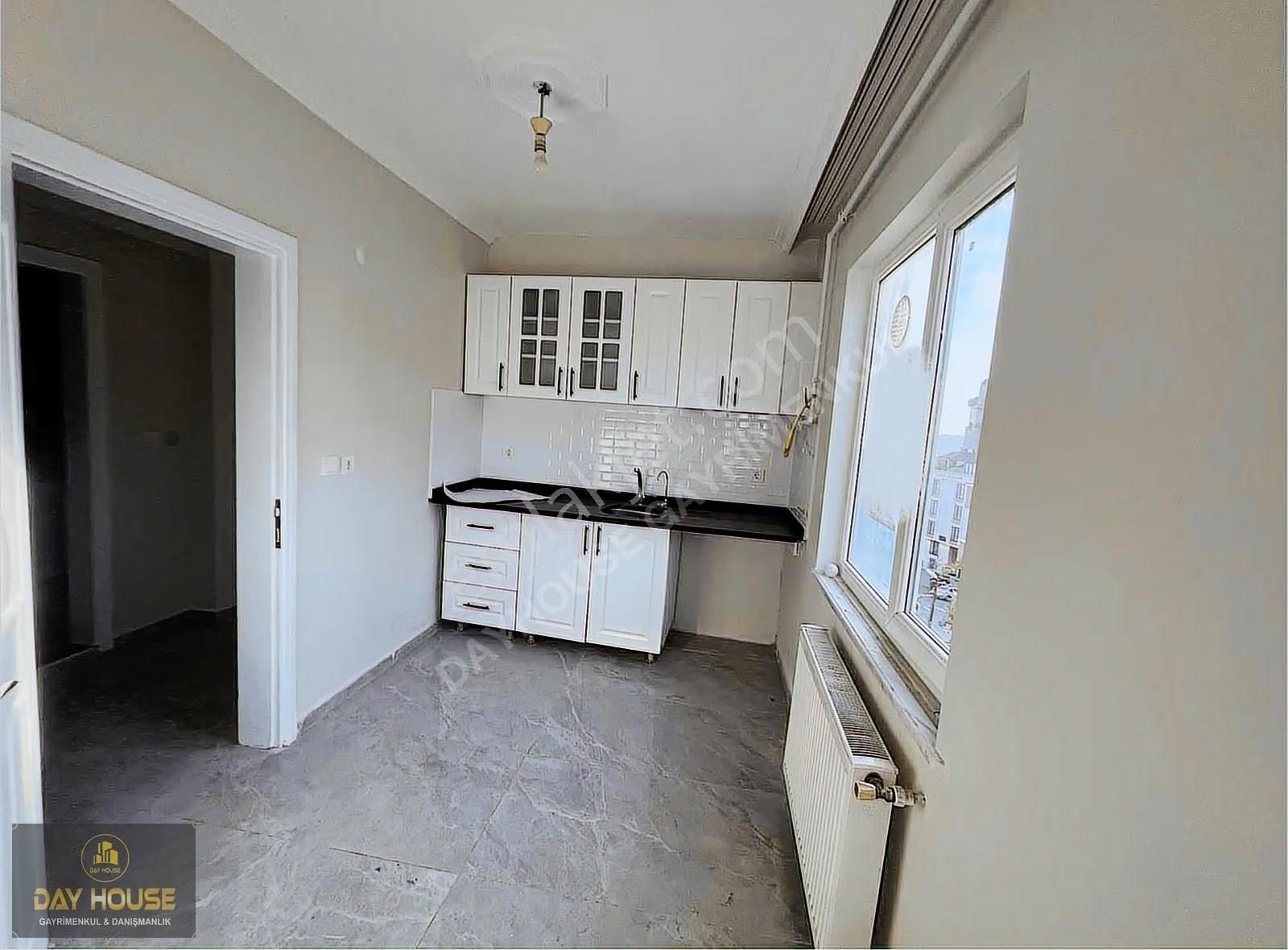 Day House'den Cadde Üzeri Yunusemre Mahallesi Ara Kat - Görsel 26