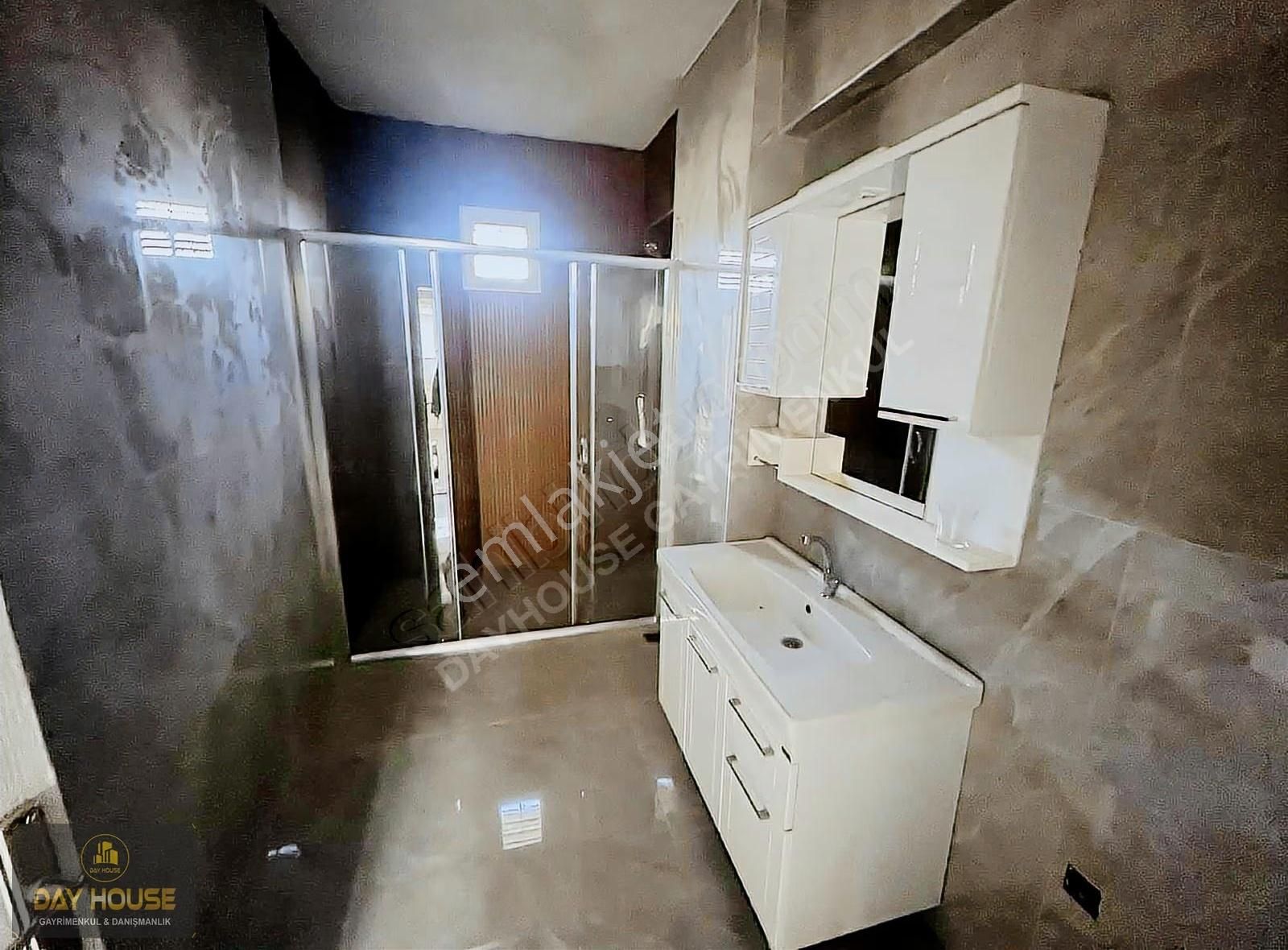 Day House'den Cadde Üzeri Yunusemre Mahallesi Ara Kat - Görsel 5