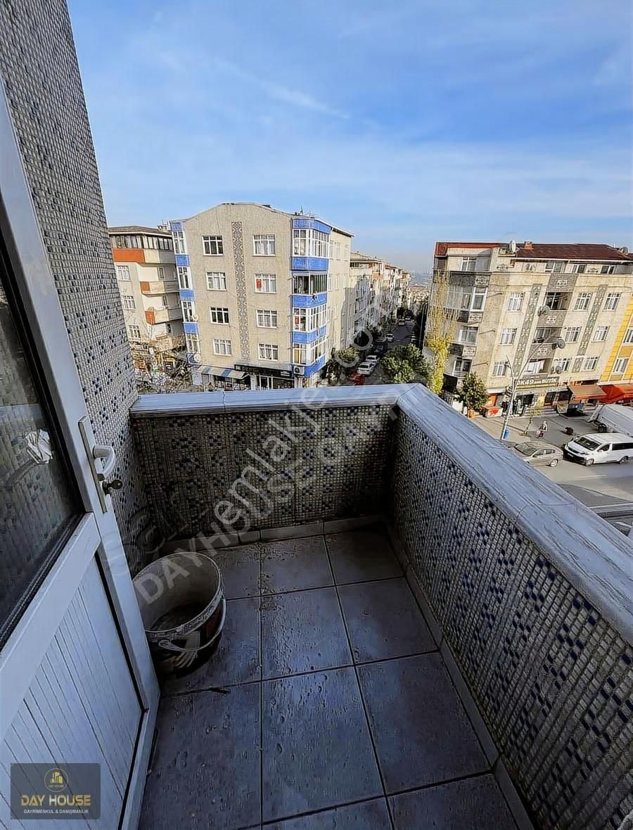 Day House'den Cadde Üzeri Yunusemre Mahallesi Ara Kat - Görsel 3