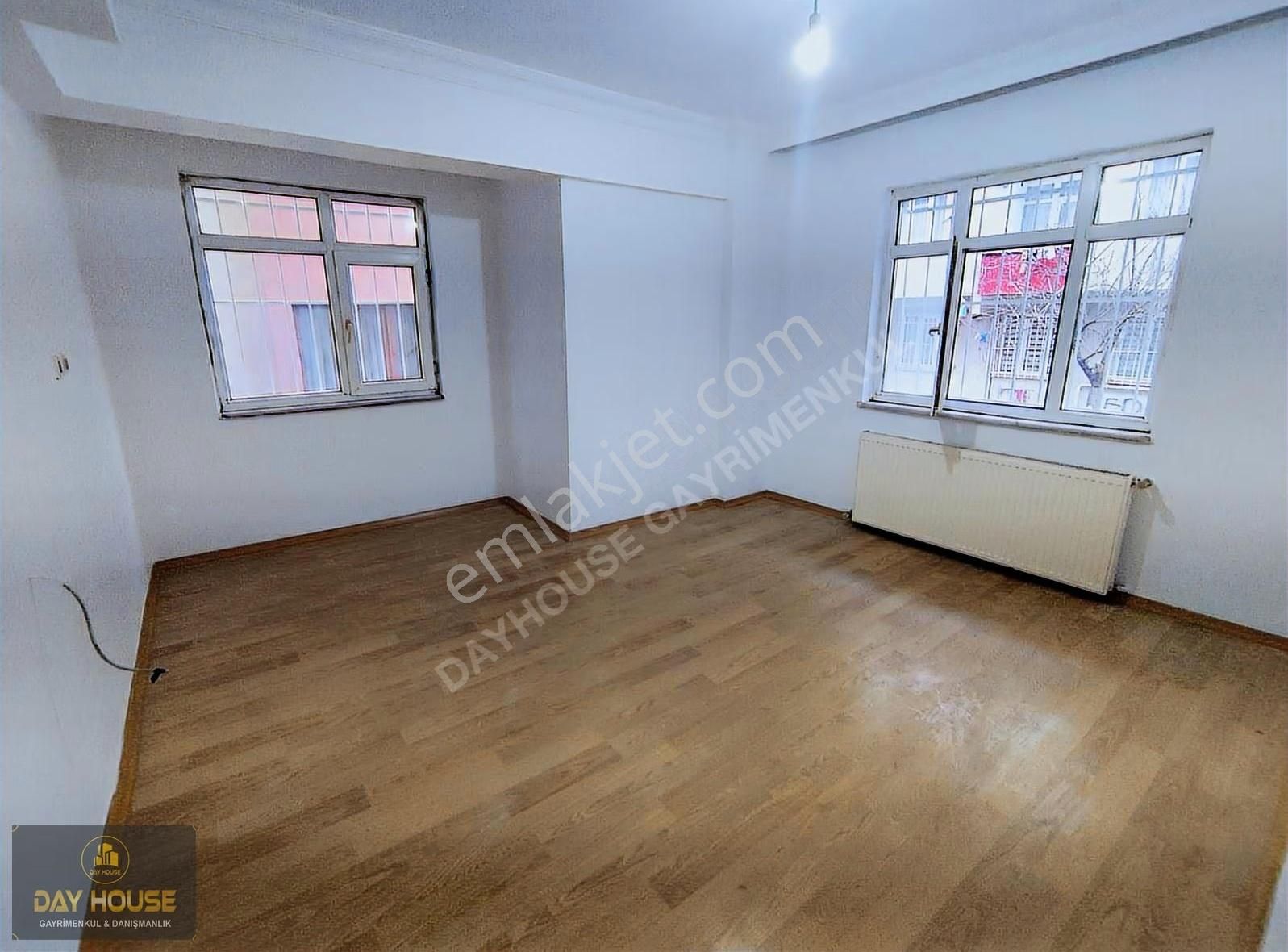 75.yıl Mahallesi'nde İsmetpaşa Caddesi Dibinde 2+1 Yüksek Giriş