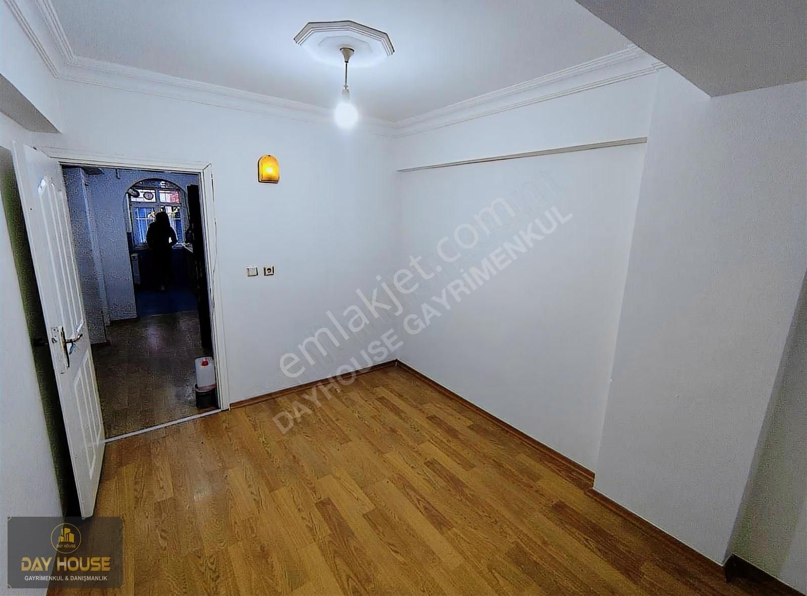 75.yıl Mahallesi'nde İsmetpaşa Caddesi Dibinde 2+1 Yüksek Giriş - Görsel 5