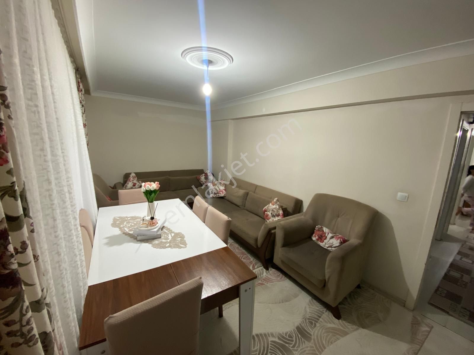 Beşikkaya'da Peyami Tepe Okulu Yakını Giriş Katta Ön Cephe Asansörlü 3+1 Satılık Daire !!! - Görsel 9