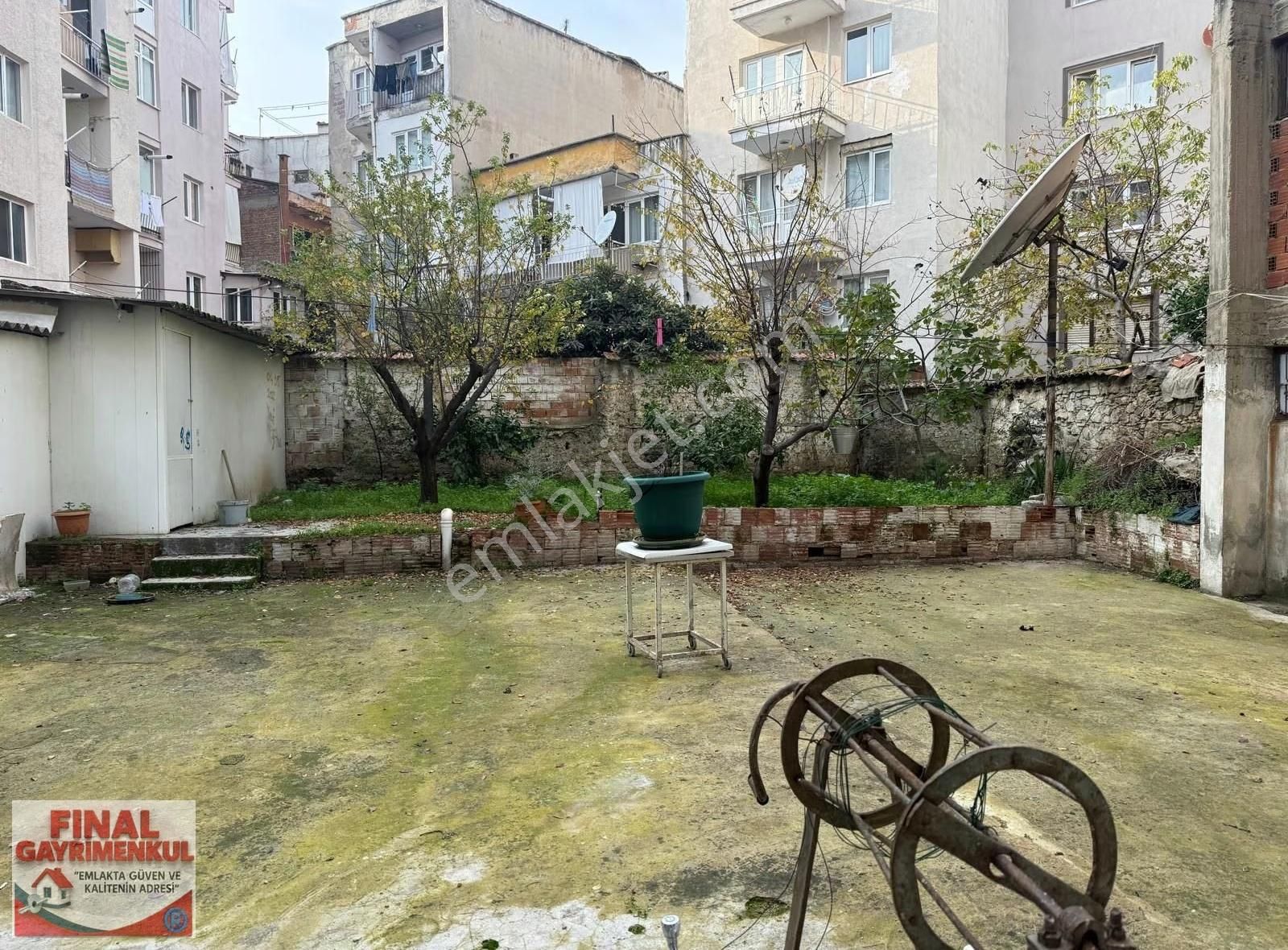 Çarşı'nın Kalbinde Geniş Bahçeli Kiralık Dükkan Fırsatı!
