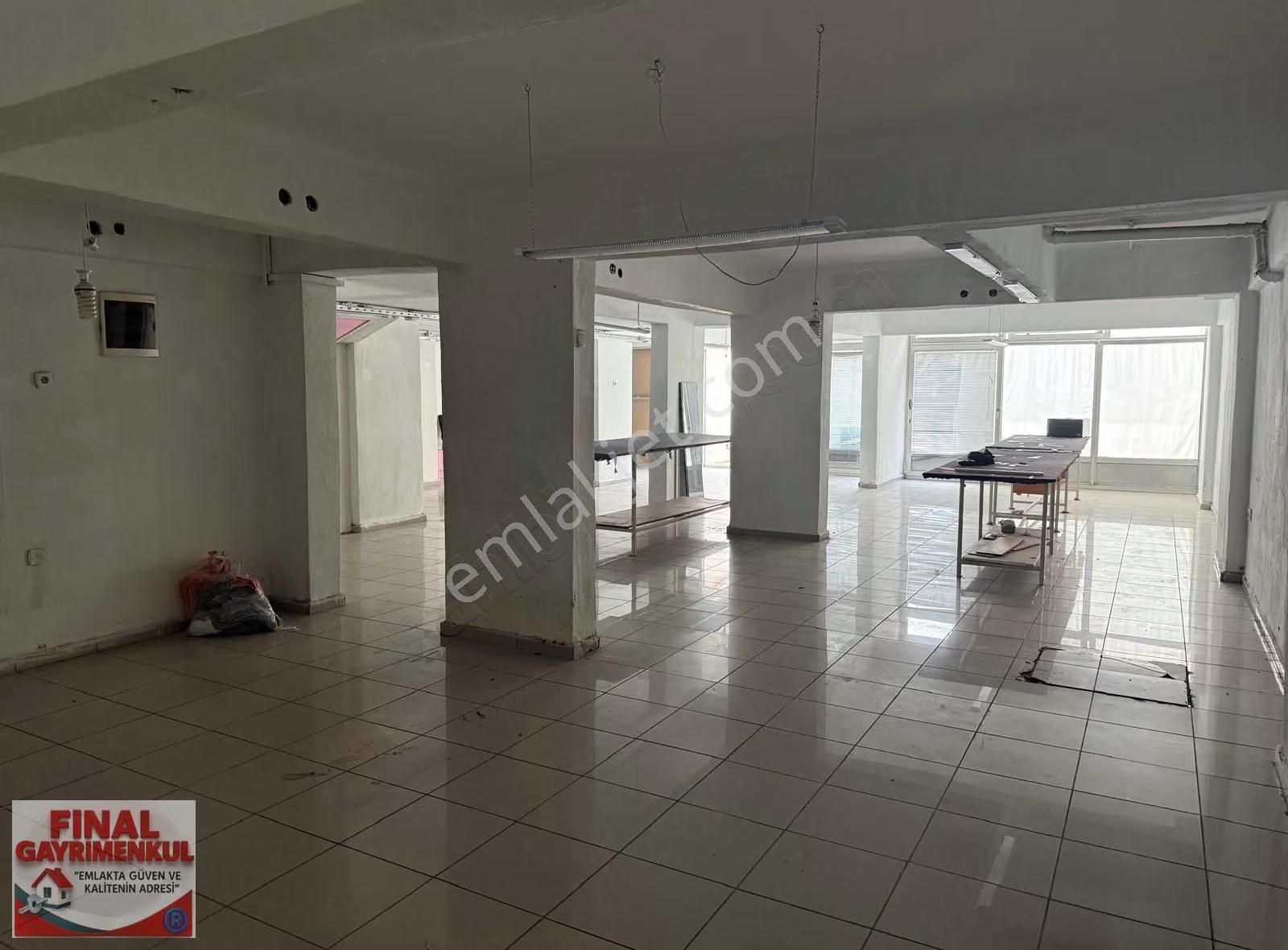 Çarşı'nın Kalbinde Geniş Bahçeli Kiralık Dükkan Fırsatı! - Görsel 12
