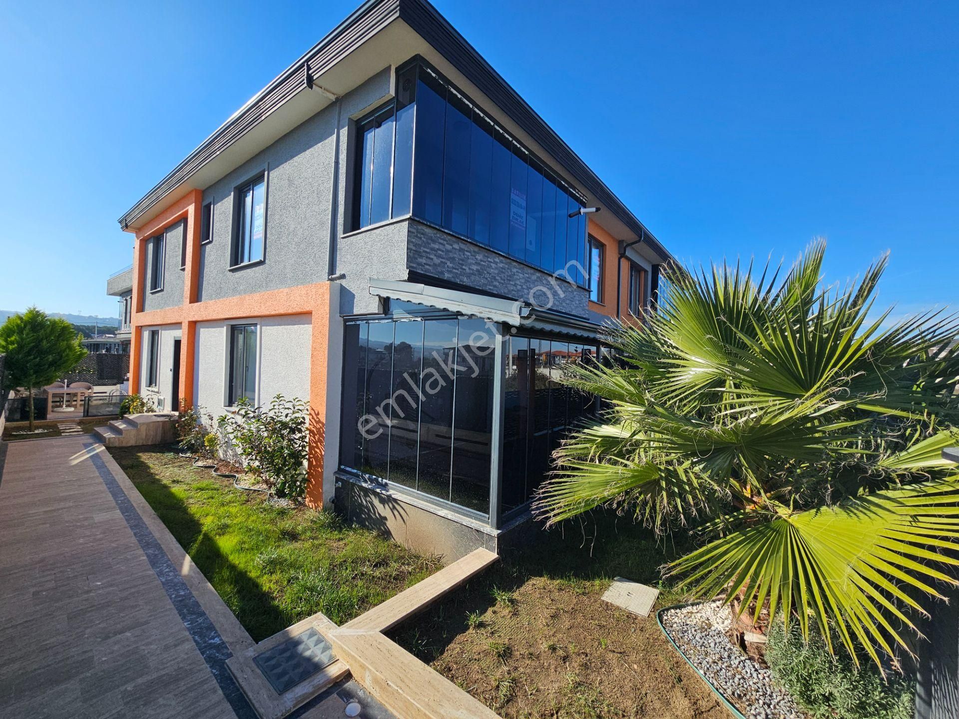 Deniz' Den Kocaali Sakarya'da 4+1 Havuzlu,sıfır Eşyalı , Ebeveyn Banyolu Villa-tanıtım Videolu - Görsel 3