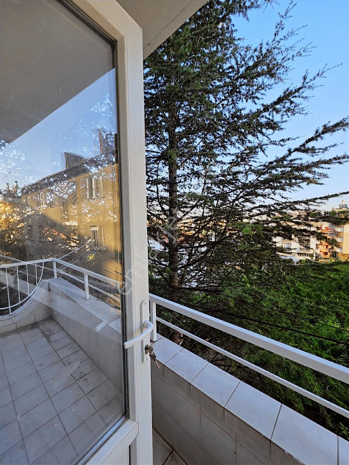 Seyranbağları Koleje Yürüme Mesafesinde Eşyalı Kiralık 3+1 Daire - Görsel 3