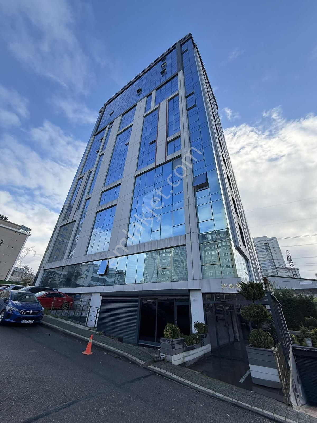 Şerifali'de Hidesıde Resıdence'ta Kiralık 2+1 Ofis