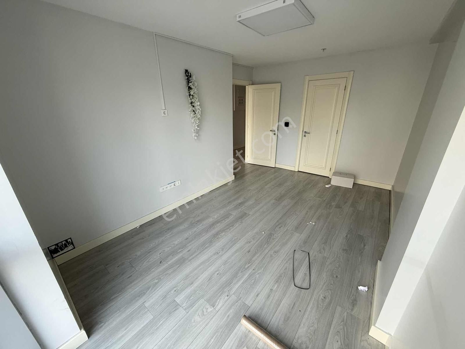 Şerifali'de Hidesıde Resıdence'ta Kiralık 2+1 Ofis - Görsel 23