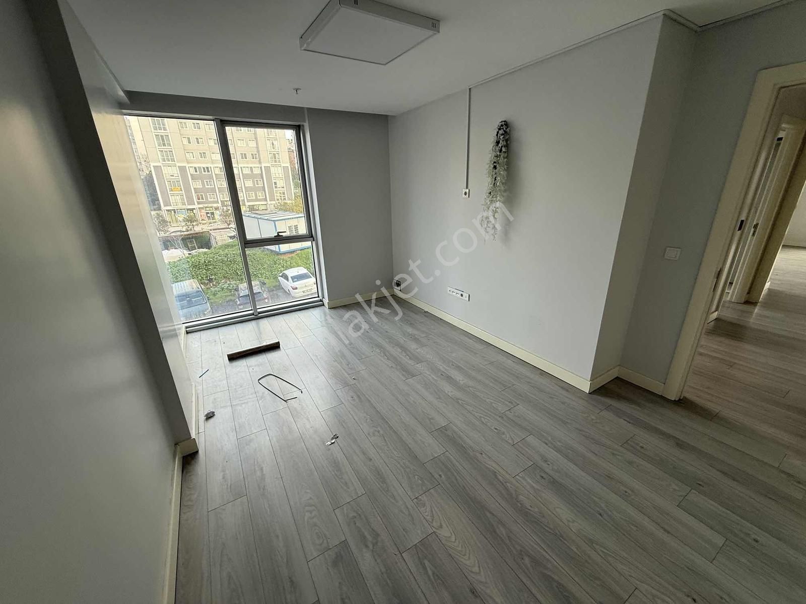 Şerifali'de Hidesıde Resıdence'ta Kiralık 2+1 Ofis - Görsel 19