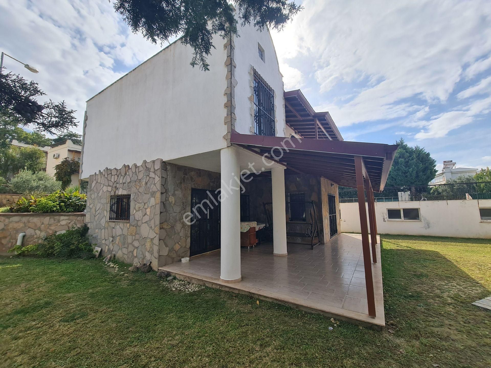 Kuşadası Sahildi Acil Satılık 3+1 Müstakil Villa - Görsel 4