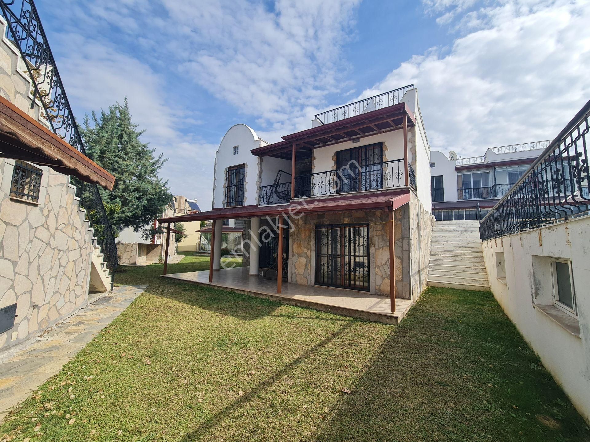 Kuşadası Sahildi Acil Satılık 3+1 Müstakil Villa - Görsel 2