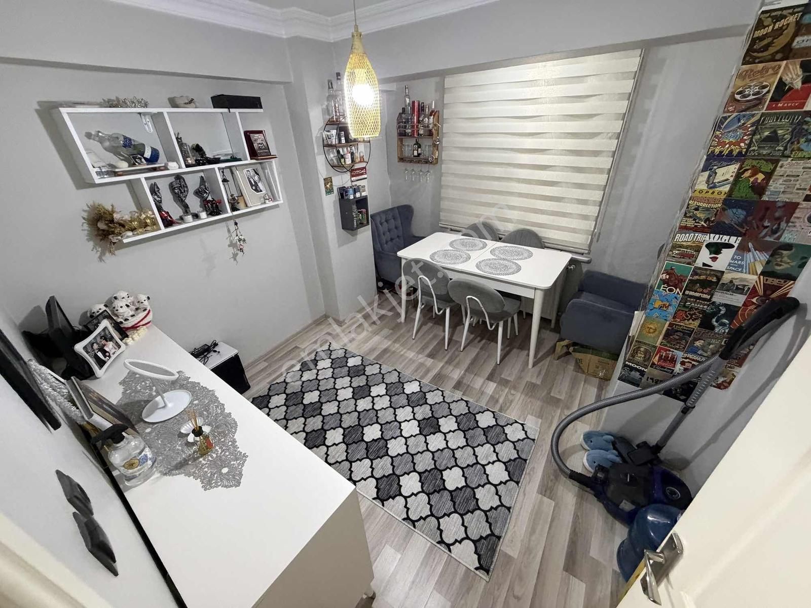 Eminevime Uygun B Cad. Komşu 2+1 75m2 Yüksek Giriş Daire