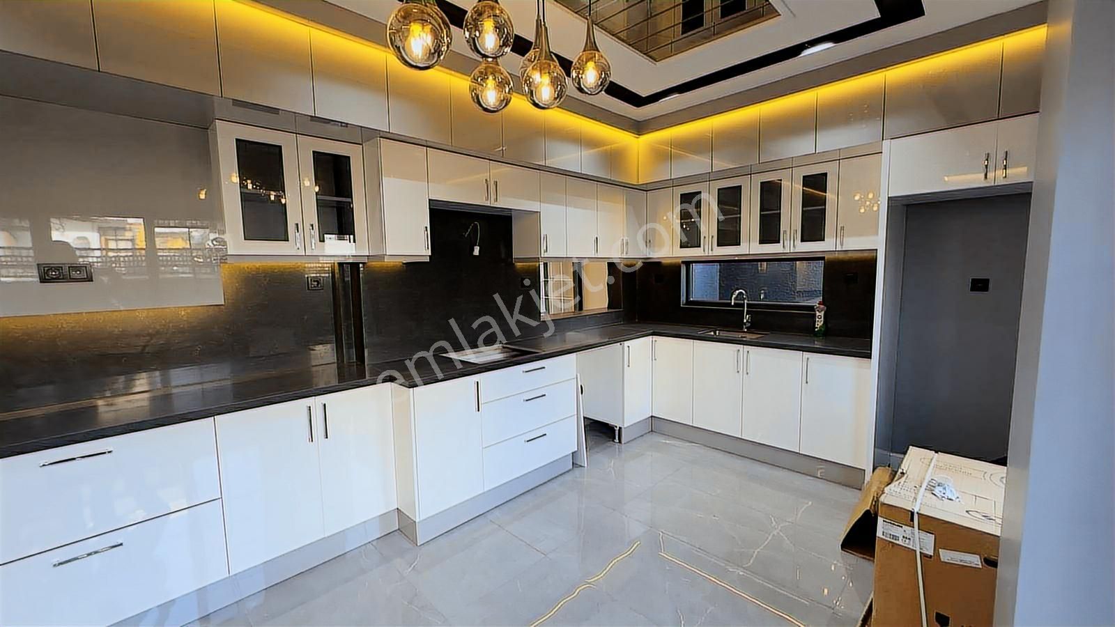 Beylikdüzü Takasa Uygun Havuzlu Bahçeli Satılık Villa - Görsel 2