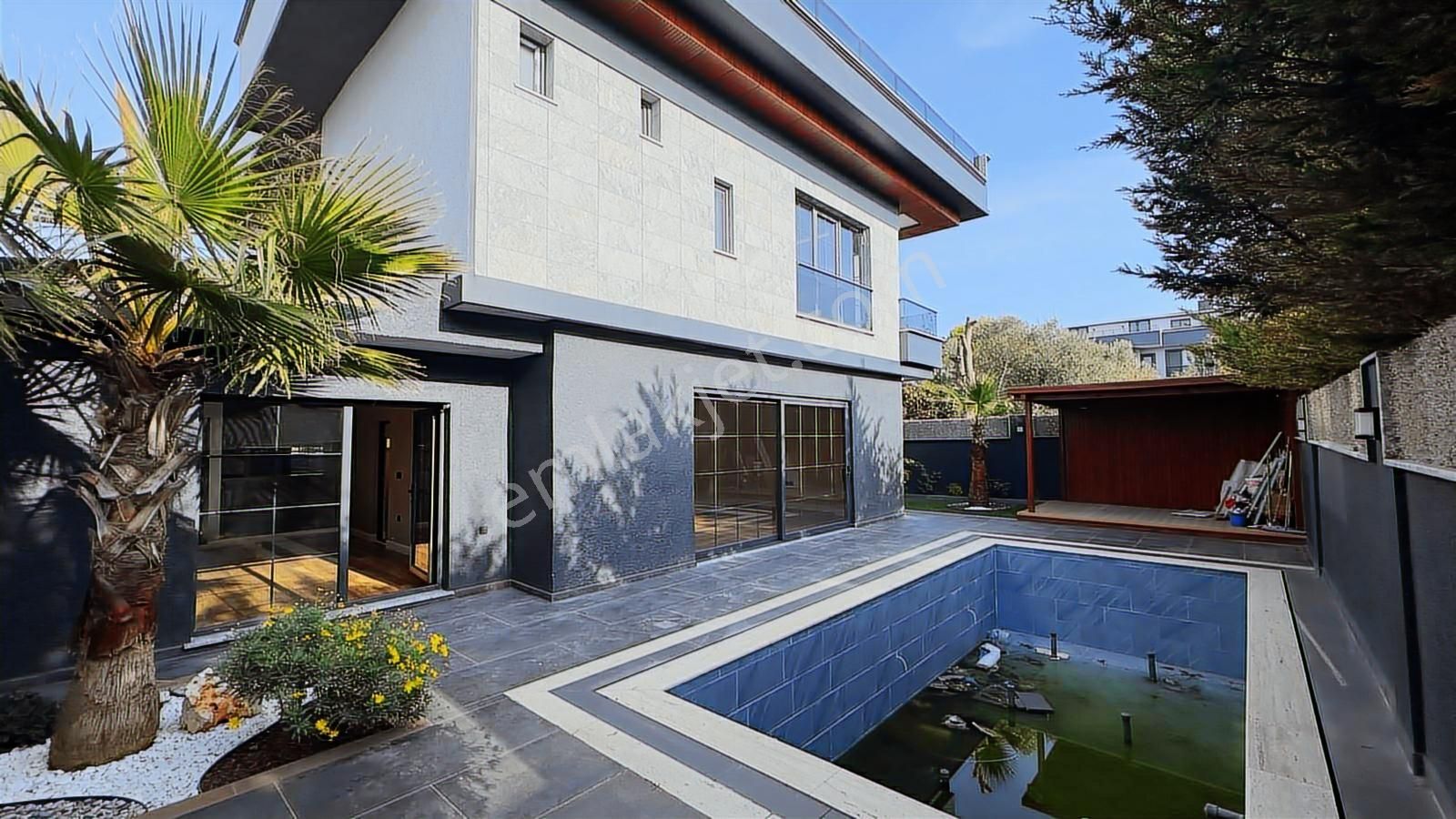 Beylikdüzü Takasa Uygun Havuzlu Bahçeli Satılık Villa - Görsel 3