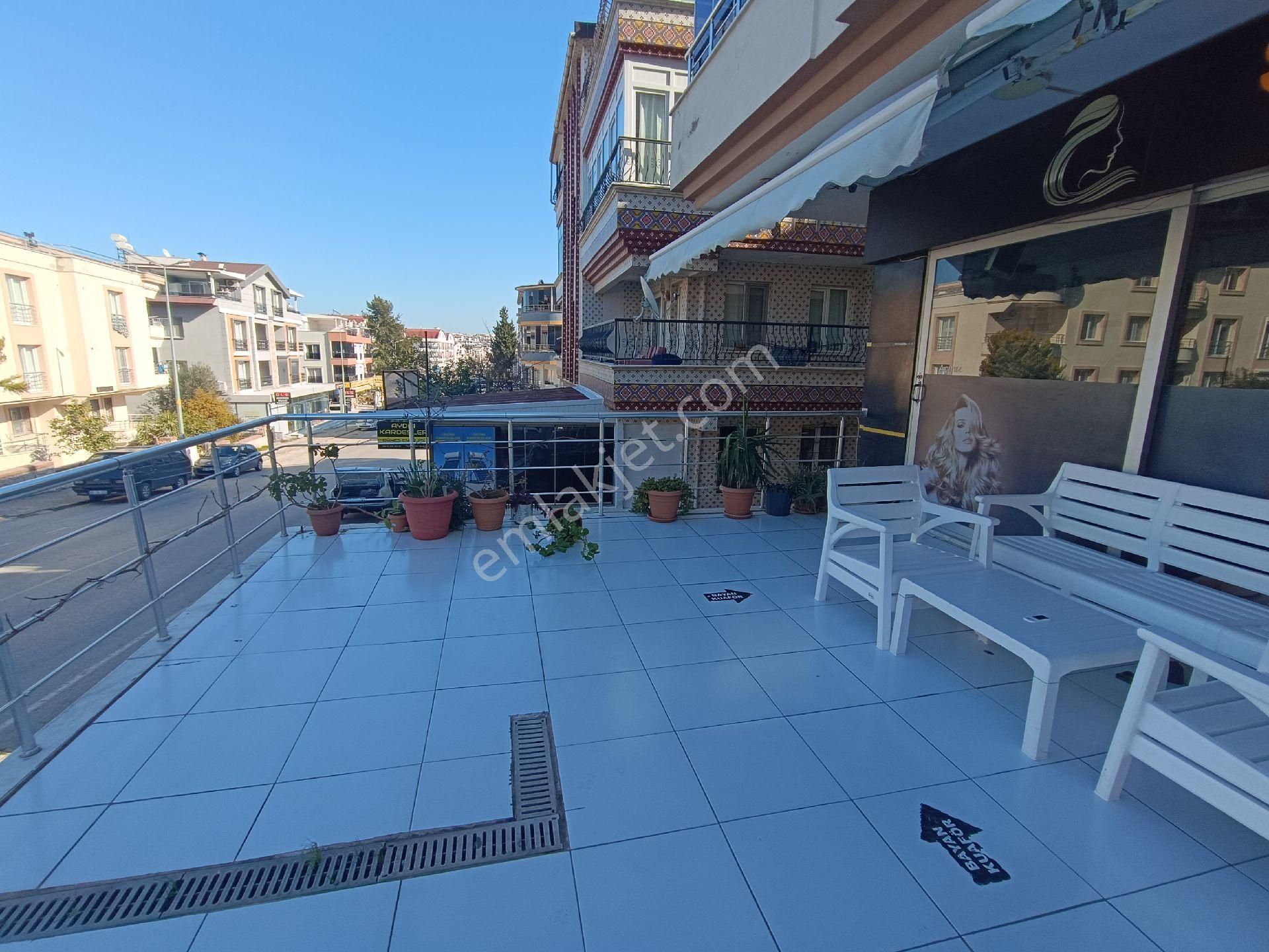 Cadde Cepheli Geniş Verandalı Dükkan - Görsel 17