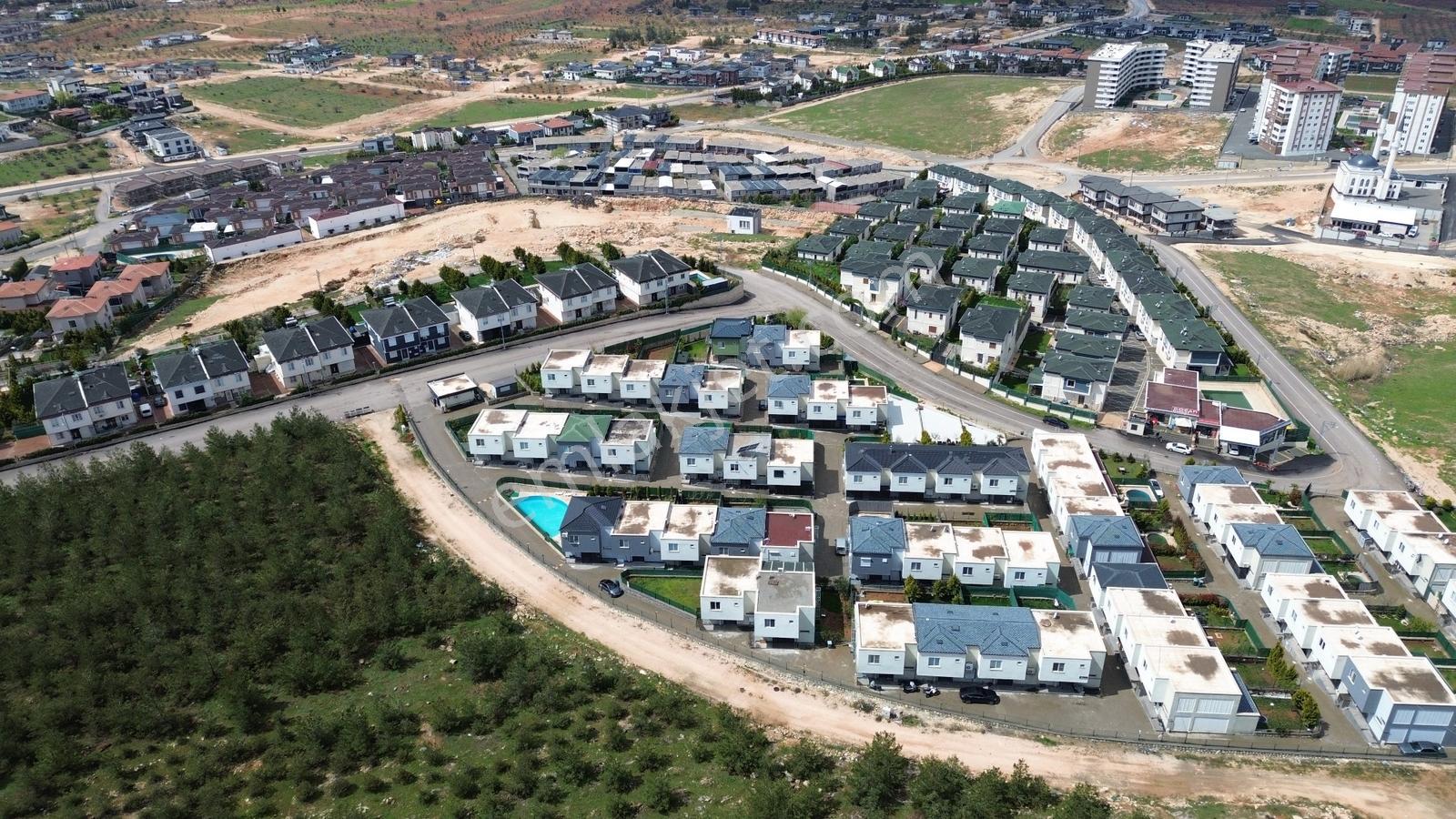Z Group'dan Opet Petrol Arkasın'da Havuzlu Sitede 3+1 Villa - Görsel 28