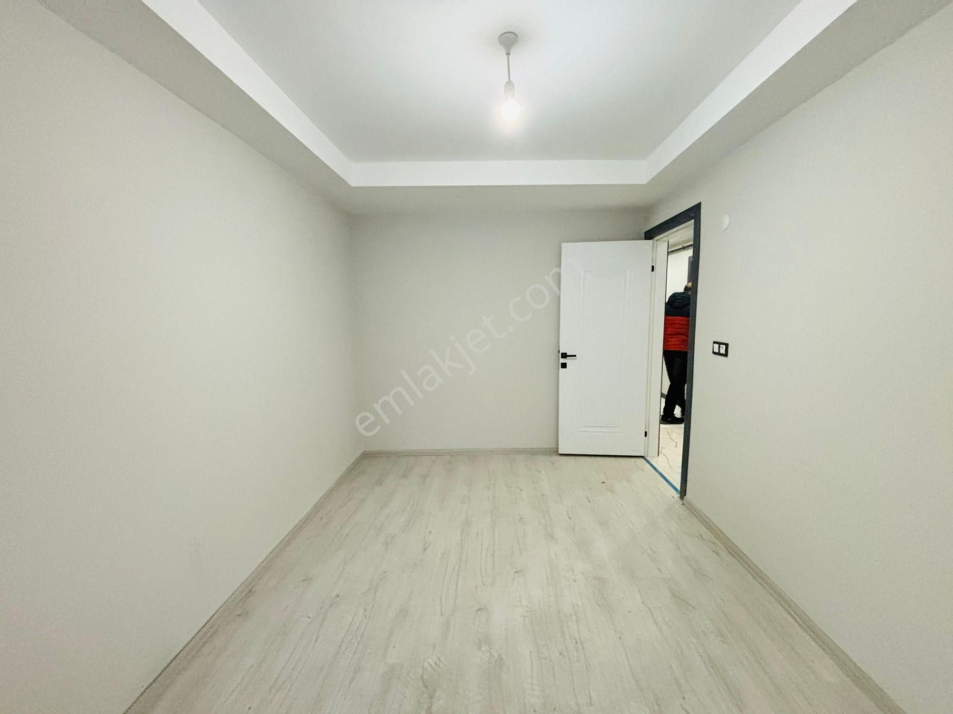 Güven'den Avm Bölgesinde Cadde Üstü Ön Cephe İskanlı 2+1 Daire - Görsel 12