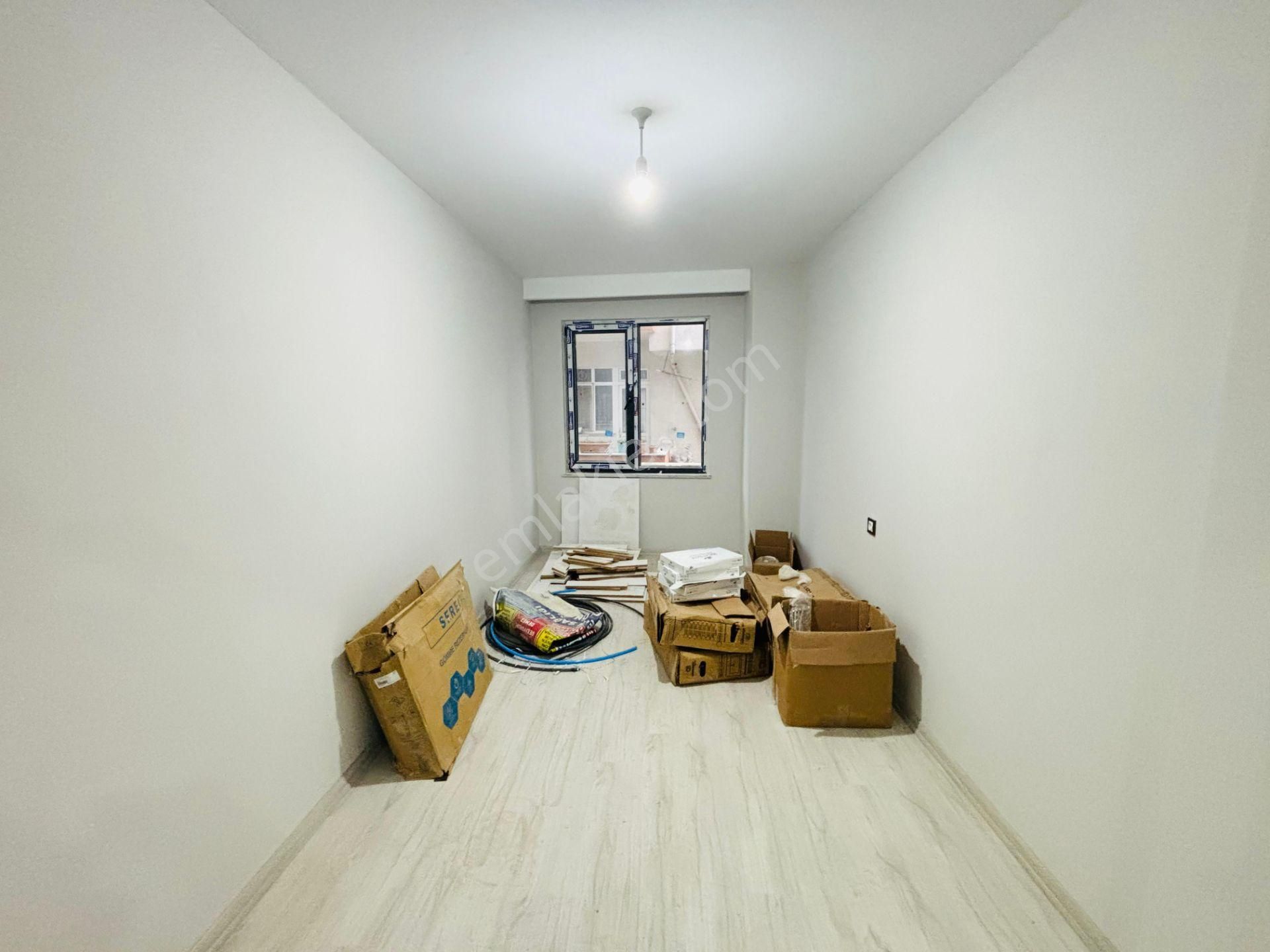 Güven'den Avm Bölgesinde Cadde Üstü Ön Cephe İskanlı 2+1 Daire - Görsel 7