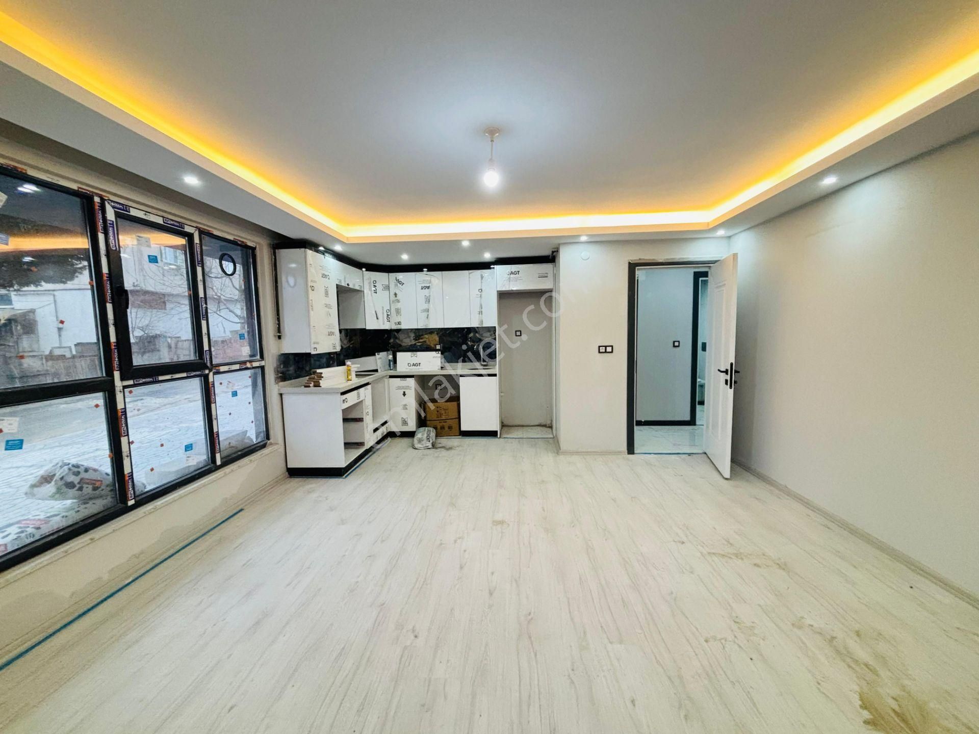 Güven'den Avm Bölgesinde Cadde Üstü Ön Cephe İskanlı 2+1 Daire - Görsel 2