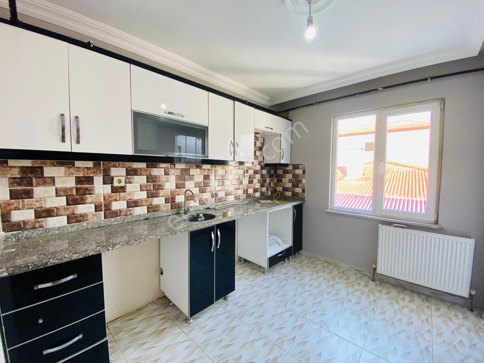 Güven'den Kapaklı'da Kombili,kapalı Cam Balkonlu Ön Cephe 2+1 Ev - Görsel 5