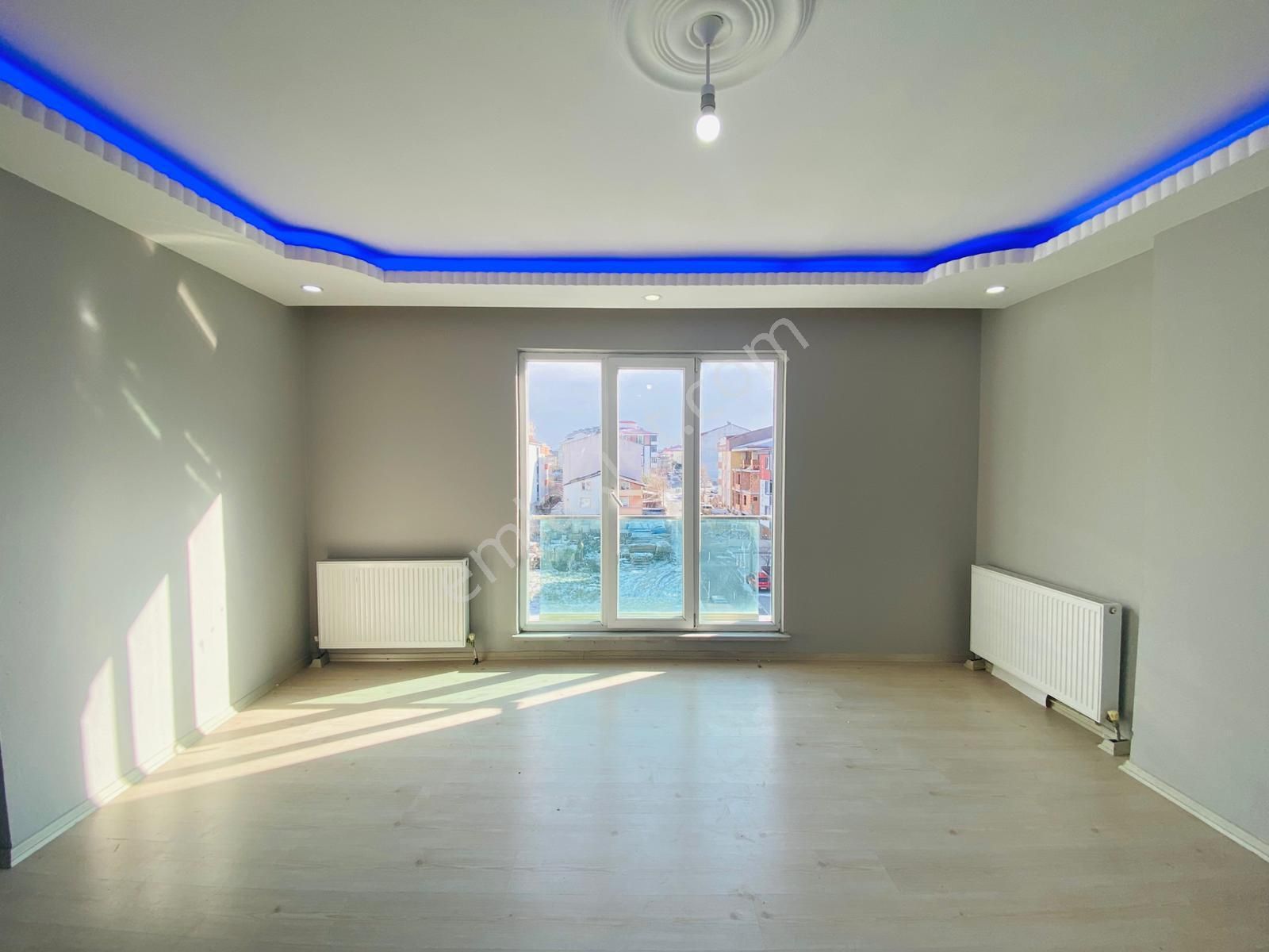 Güven'den Kapaklı'da Kombili,kapalı Cam Balkonlu Ön Cephe 2+1 Ev